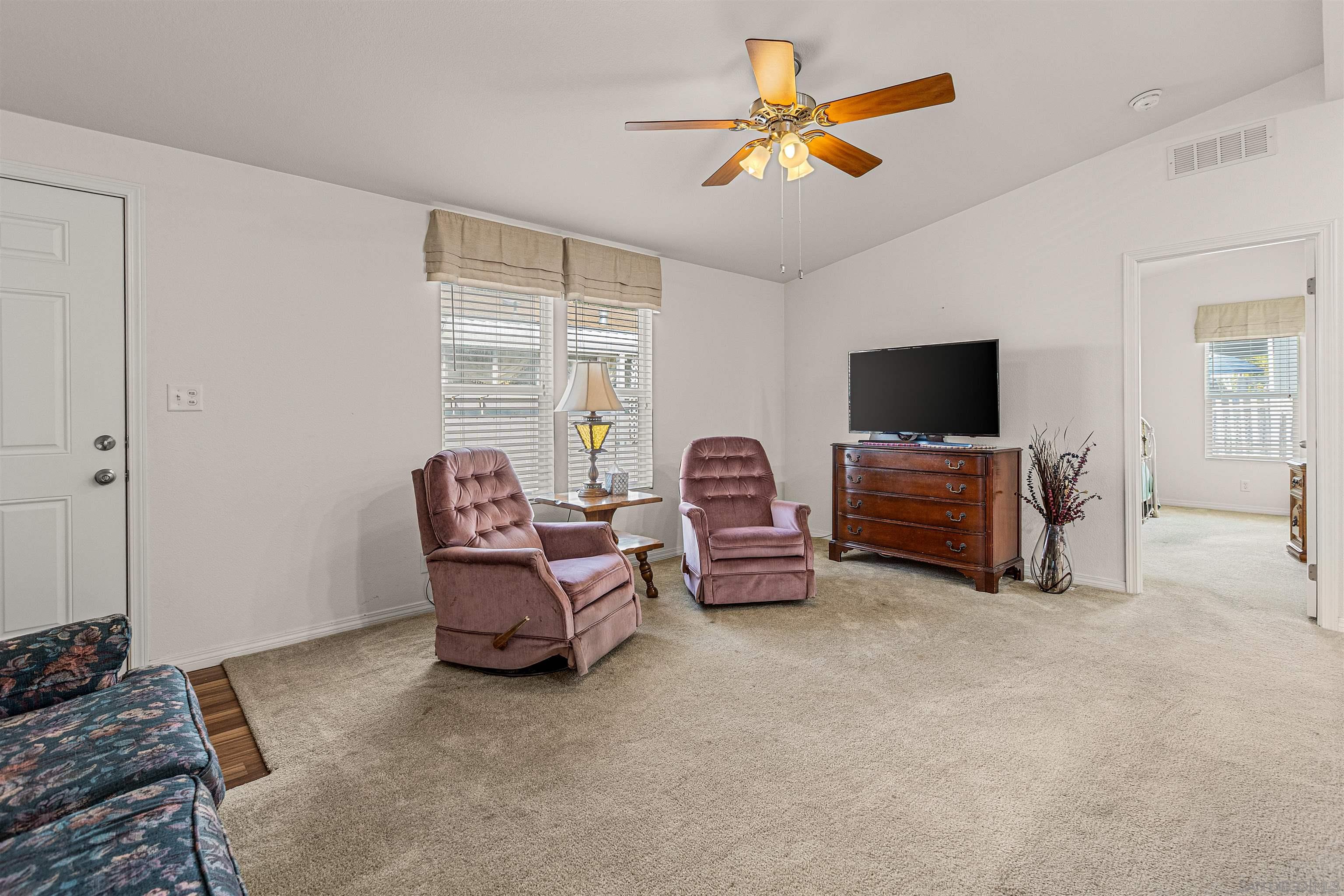 Detail Gallery Image 6 of 26 For 14089  Pomegranate Ave  #214,  Poway,  CA 92064 - 2 Beds | 2 Baths