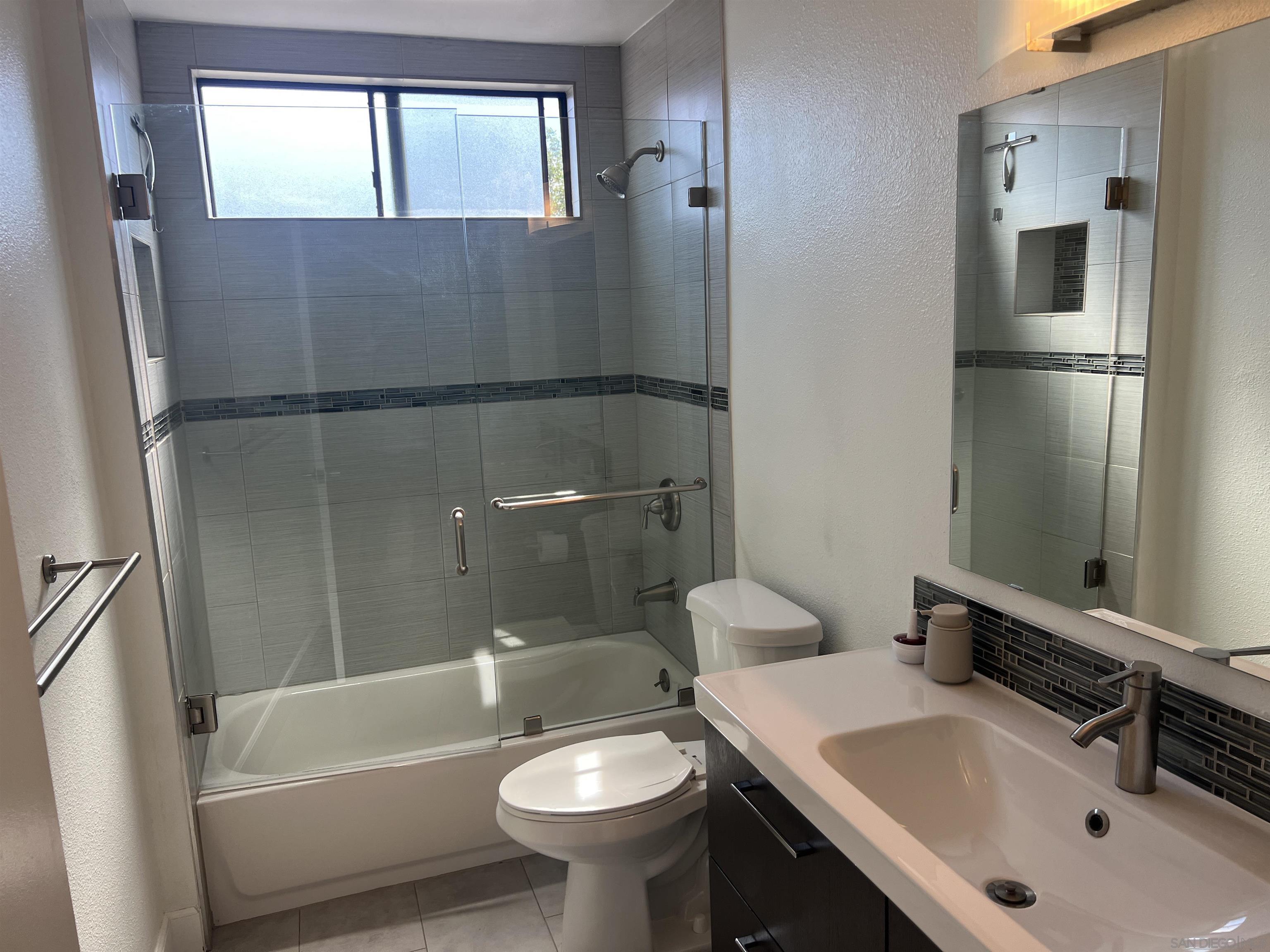 Detail Gallery Image 3 of 7 For 3761  Boundary St. #6, San Diego,  CA 92104 - 1 Beds | 1 Baths