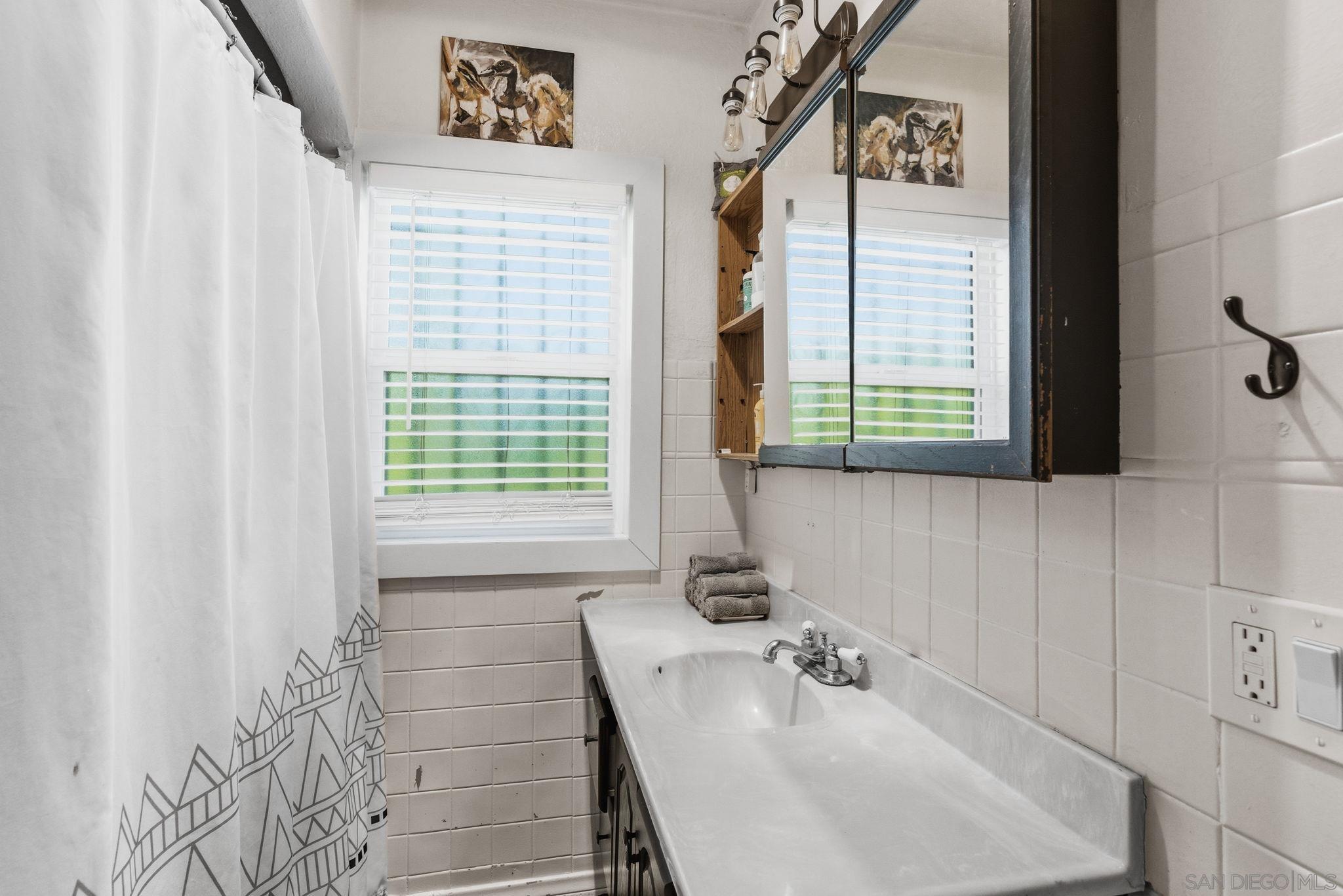 Detail Gallery Image 13 of 32 For 2020  Madison Ave, San Diego,  CA 92116 - 3 Beds | 2 Baths