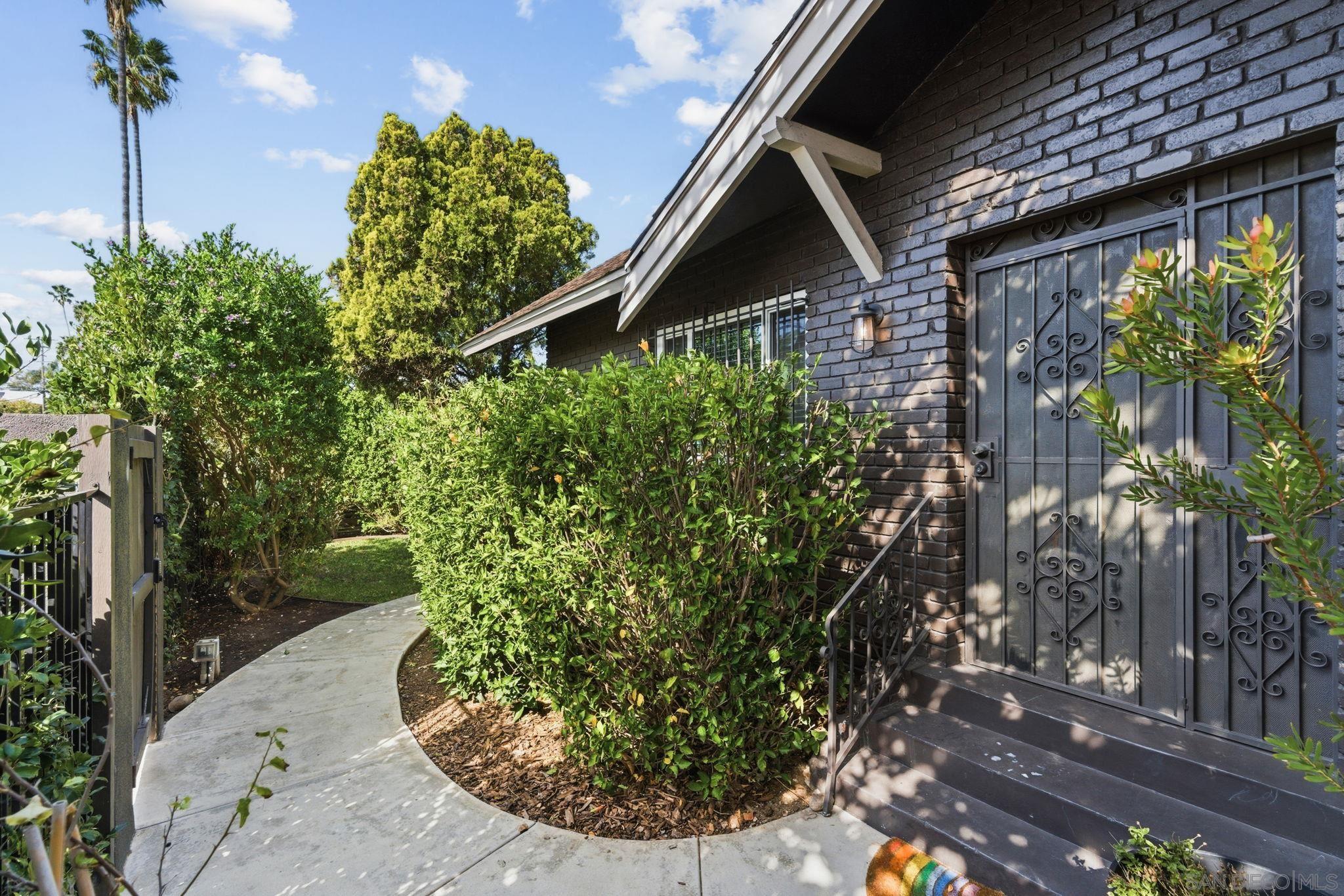 Detail Gallery Image 3 of 32 For 2020  Madison Ave, San Diego,  CA 92116 - 3 Beds | 2 Baths