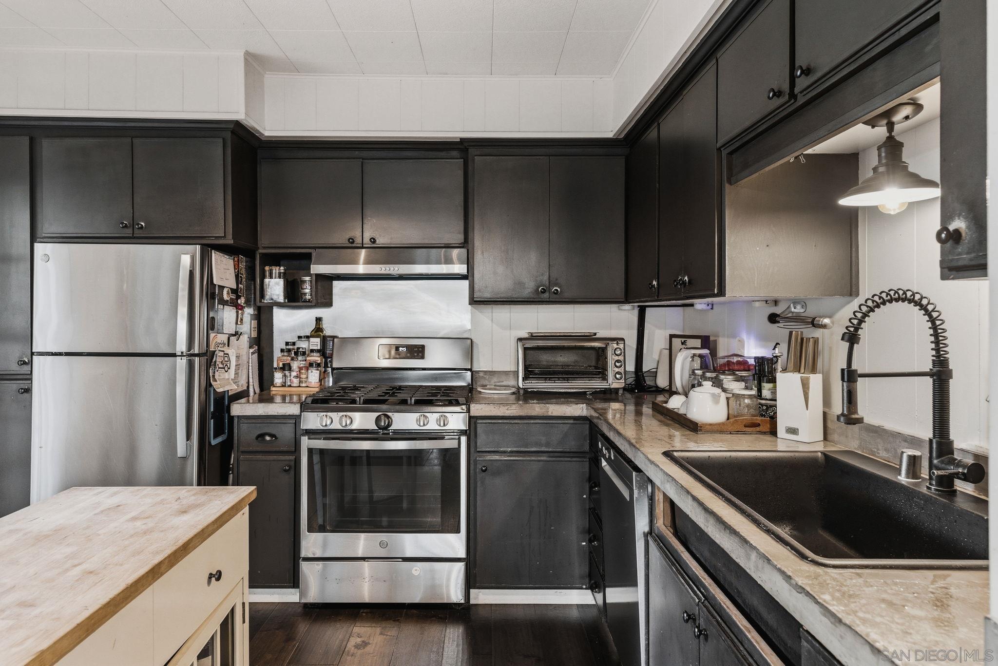 Detail Gallery Image 8 of 32 For 2020  Madison Ave, San Diego,  CA 92116 - 3 Beds | 2 Baths