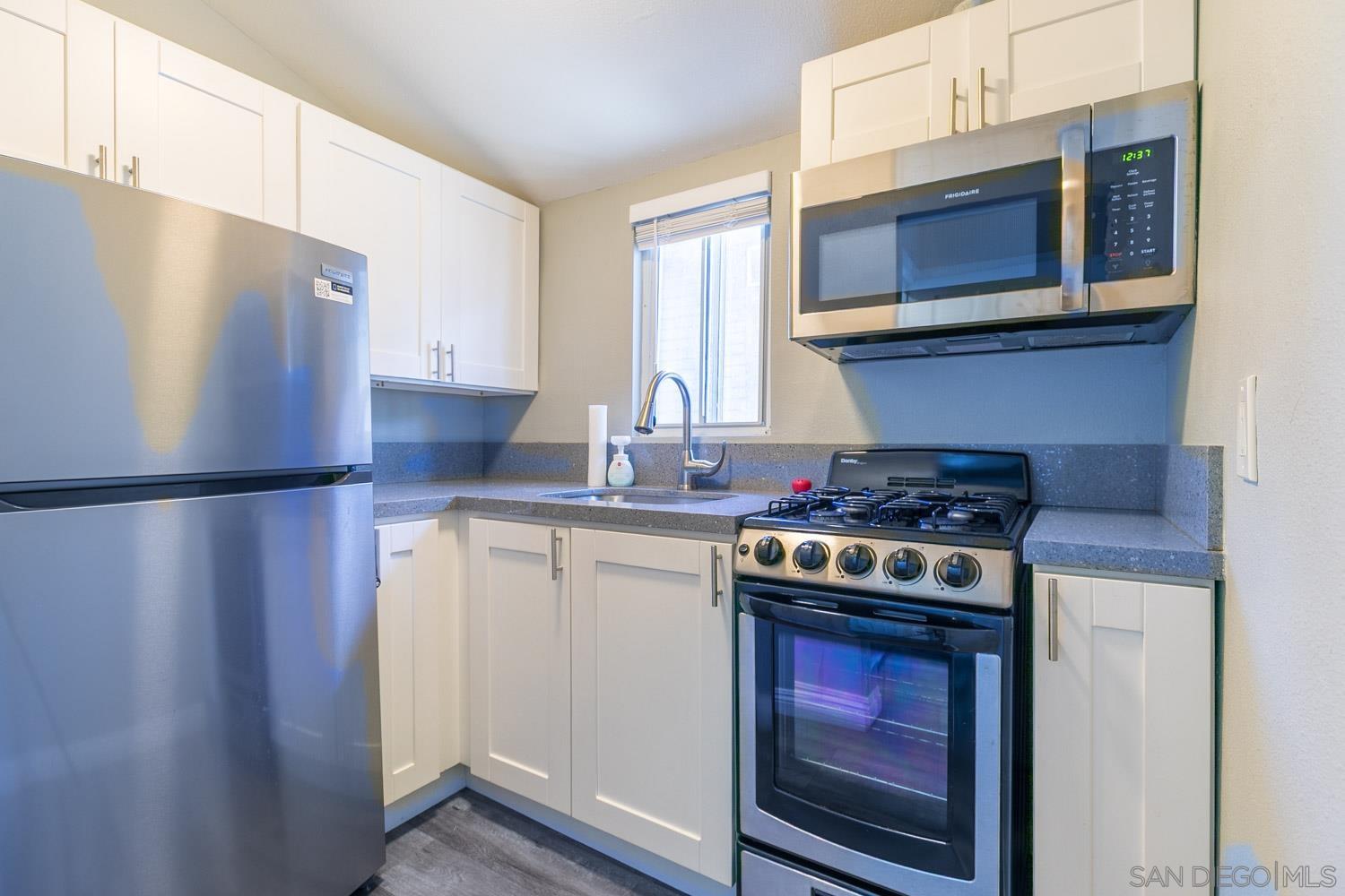 Detail Gallery Image 7 of 14 For 2141  Front Street, San Diego,  CA 92101 - – Beds | – Baths