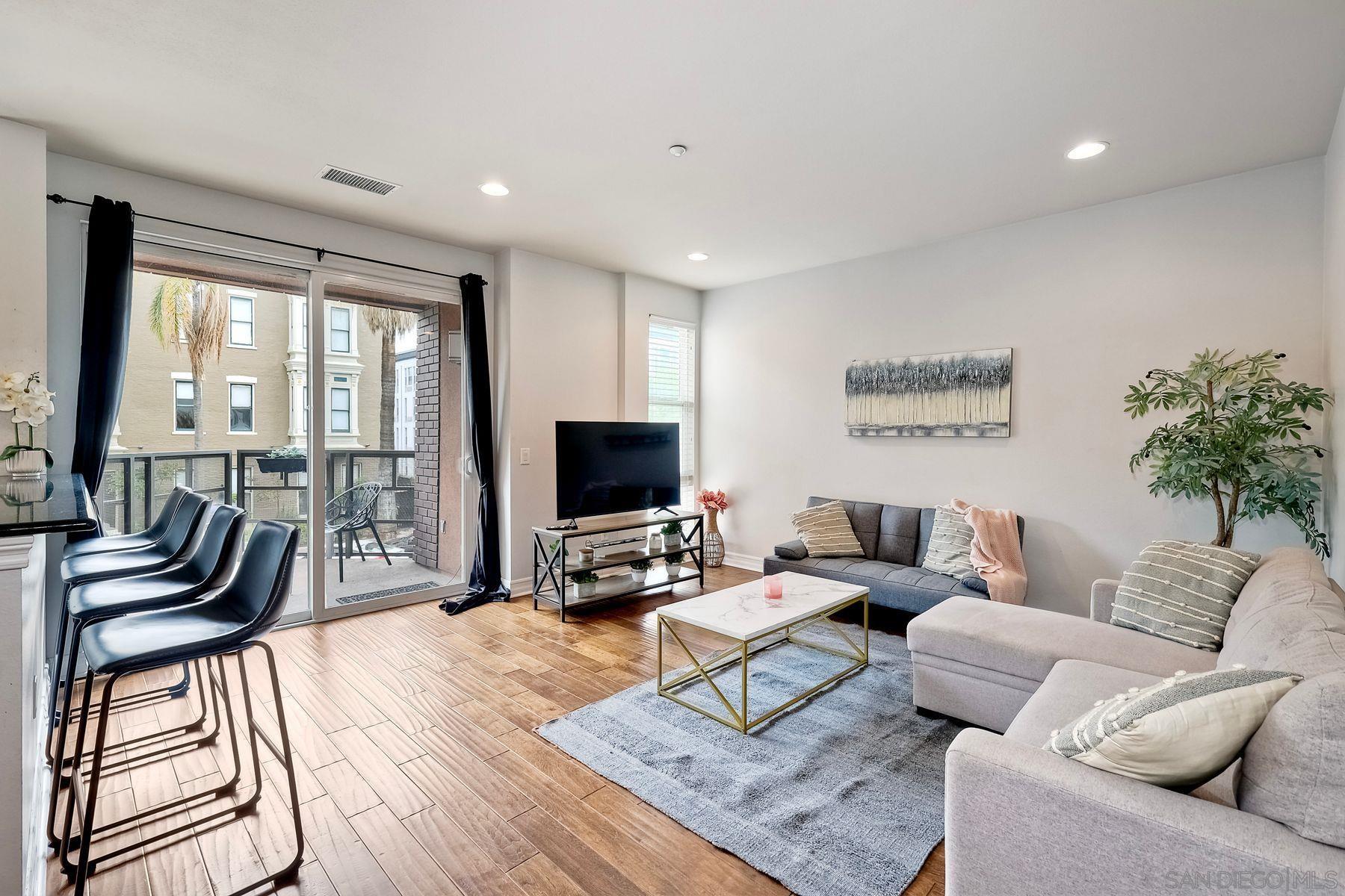 Detail Gallery Image 2 of 23 For 1225  Island Ave  #208,  San Diego,  CA 92101 - 2 Beds | 2 Baths