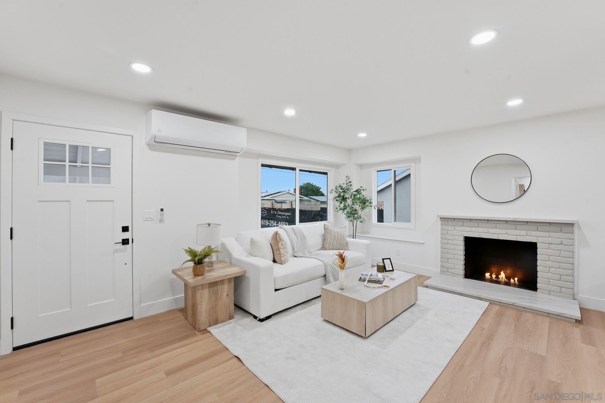 Detail Gallery Image 4 of 29 For 2726  Landscape Dr, San Diego,  CA 92139 - 4 Beds | 3 Baths