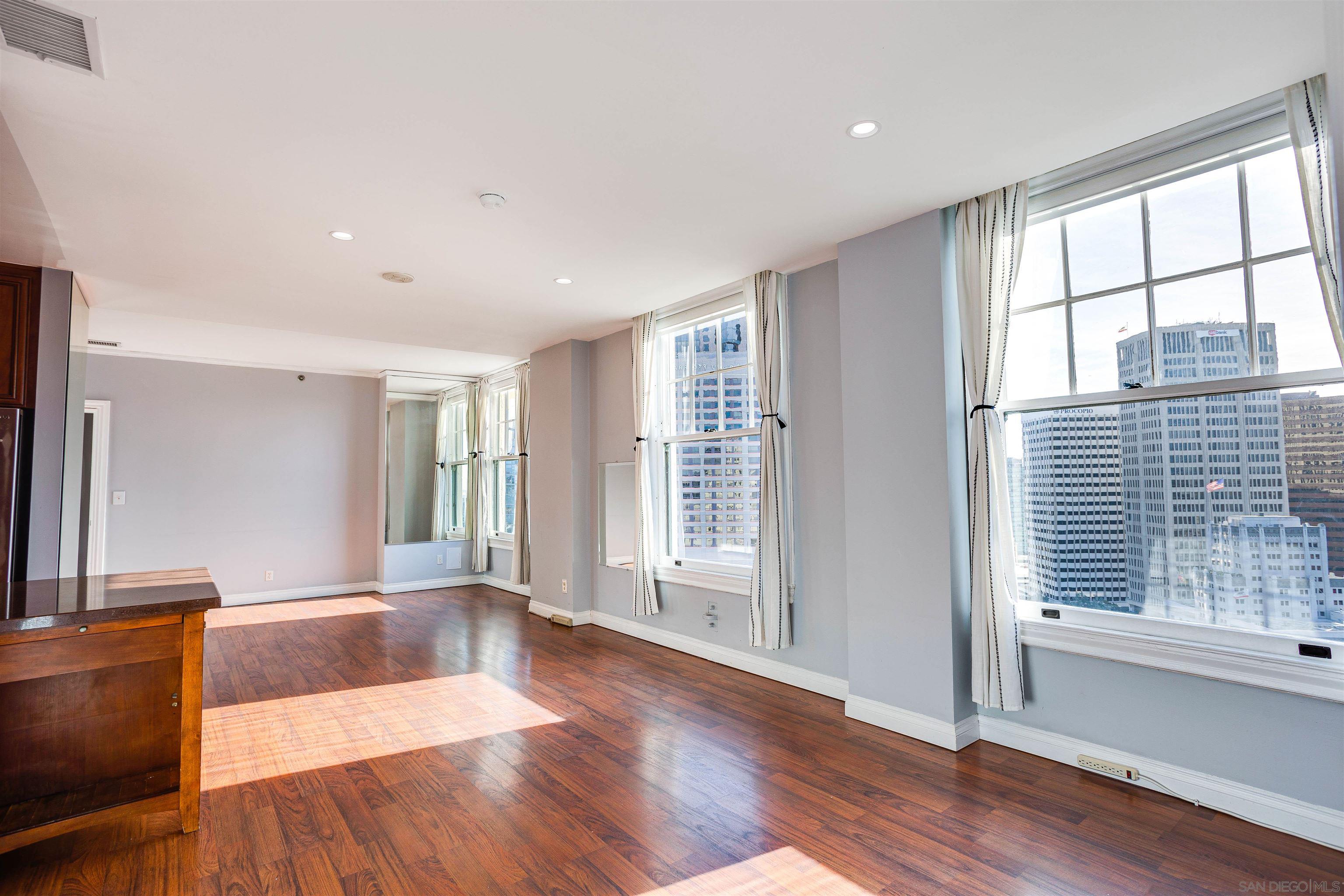 Detail Gallery Image 11 of 25 For 702  Ash St  1000, San Diego,  CA 92101 - 2 Beds | 2 Baths