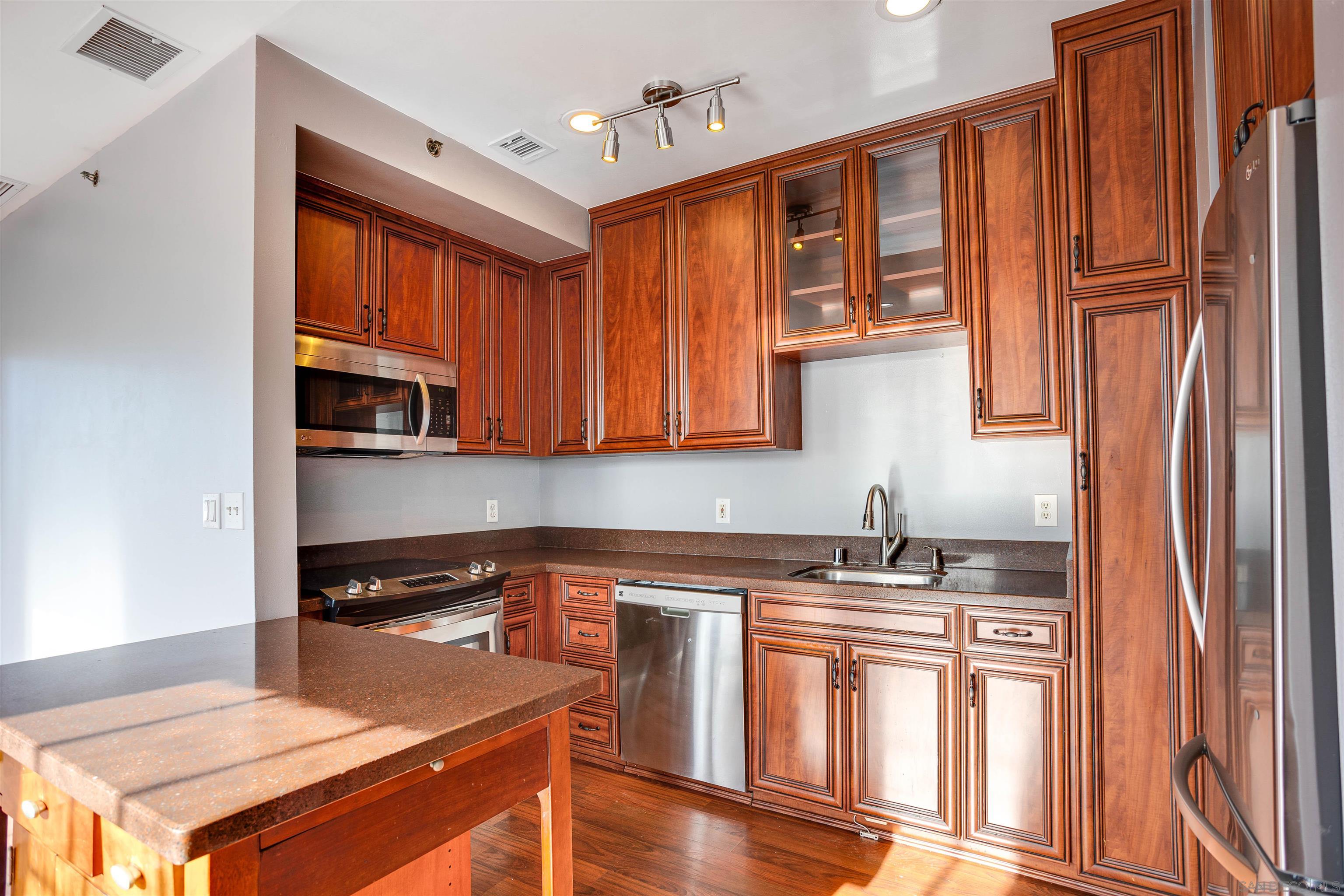 Detail Gallery Image 7 of 25 For 702  Ash St  1000, San Diego,  CA 92101 - 2 Beds | 2 Baths