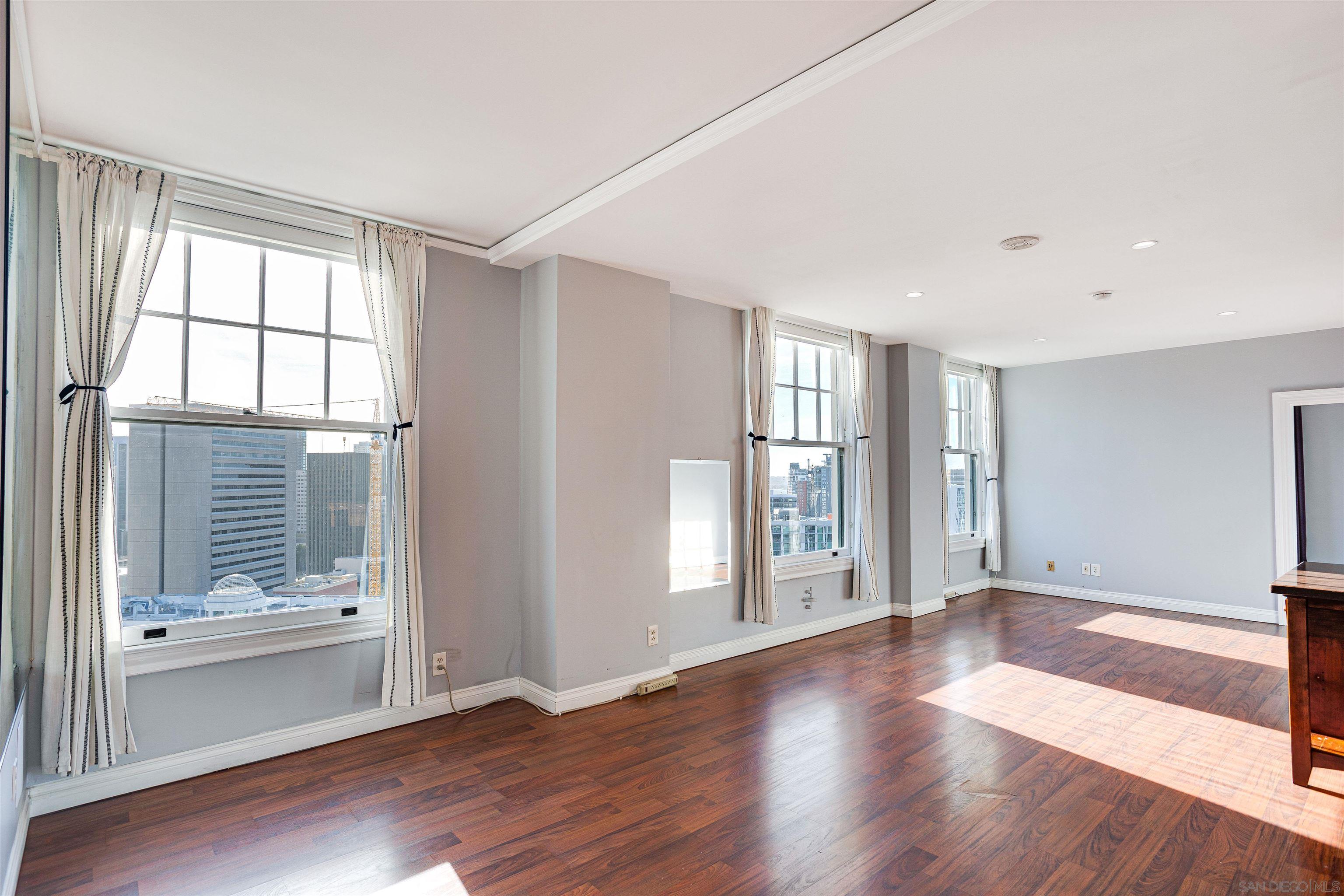 Detail Gallery Image 8 of 25 For 702  Ash St  1000, San Diego,  CA 92101 - 2 Beds | 2 Baths