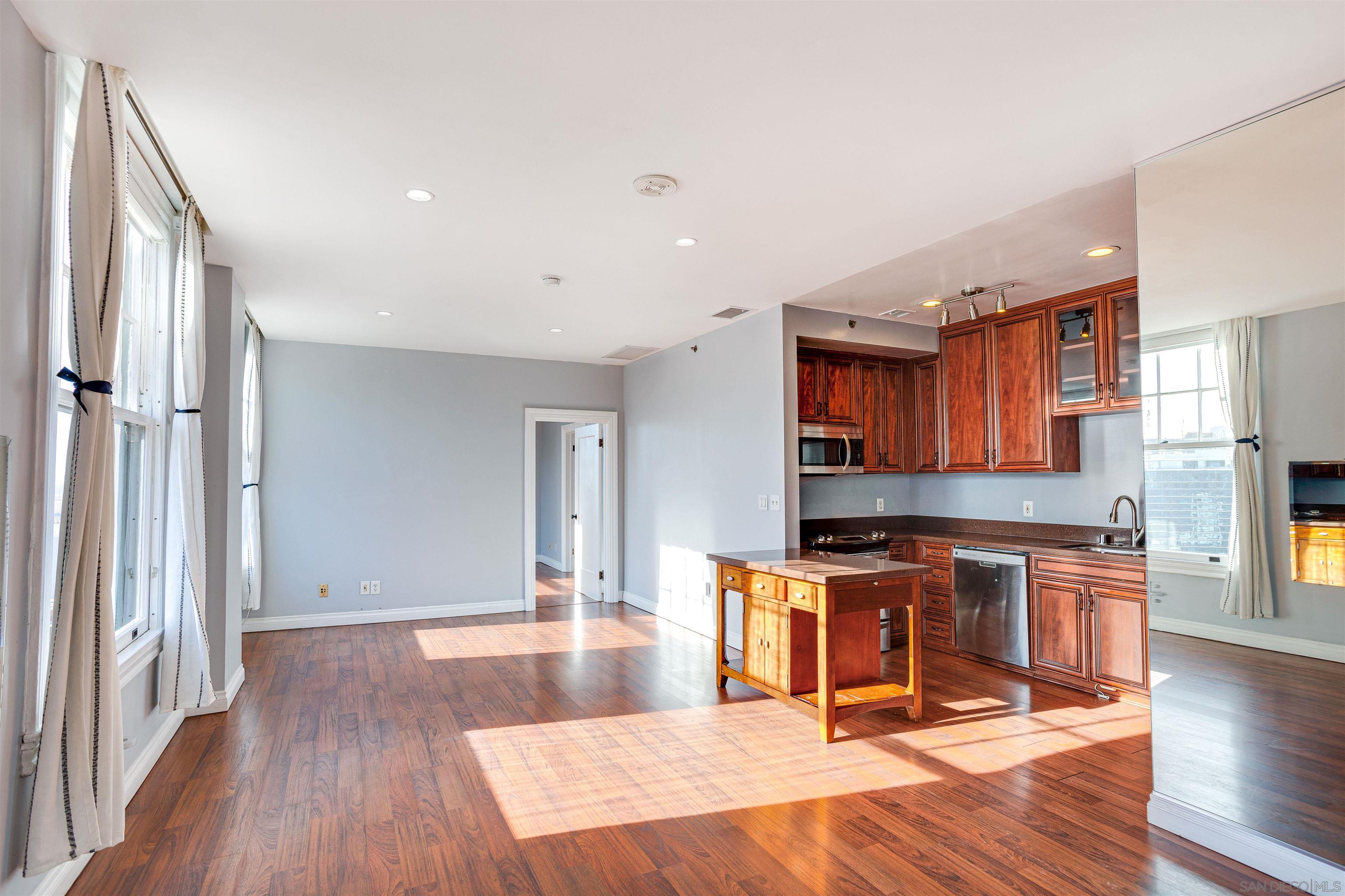 Detail Gallery Image 9 of 25 For 702  Ash St  1000, San Diego,  CA 92101 - 2 Beds | 2 Baths