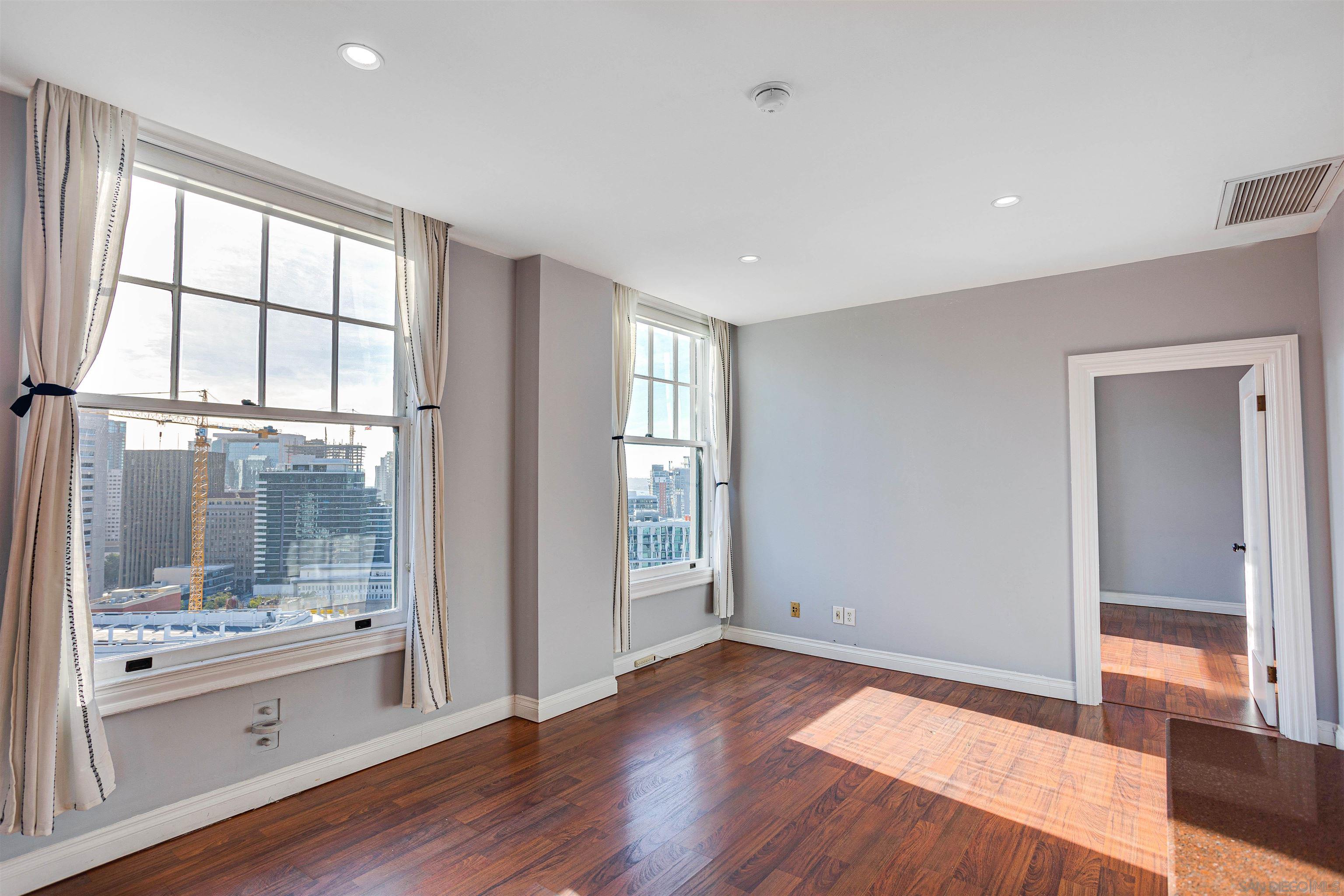 Detail Gallery Image 10 of 25 For 702  Ash St  1000, San Diego,  CA 92101 - 2 Beds | 2 Baths