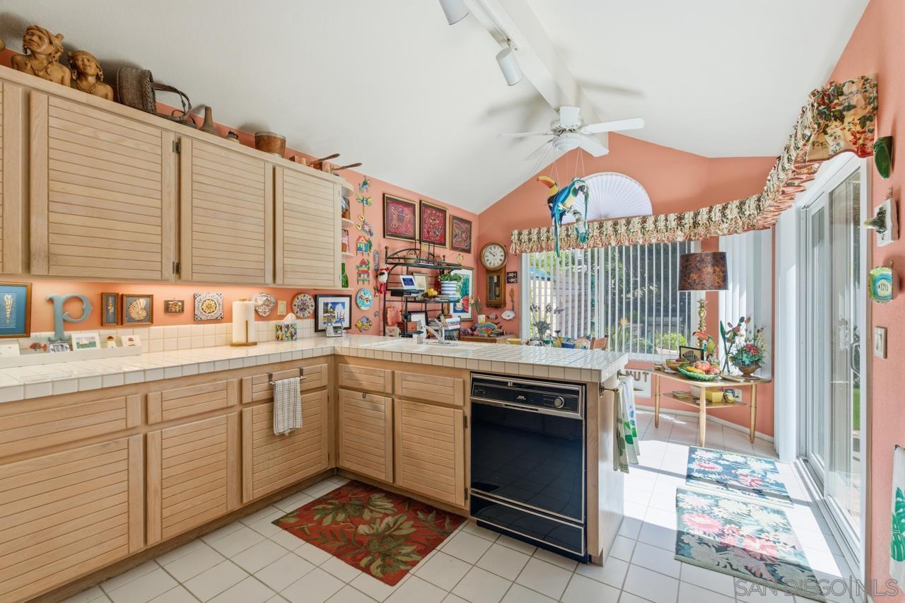 Detail Gallery Image 14 of 29 For 11582  Caminito Corriente, San Diego,  CA 92128 - 3 Beds | 2 Baths