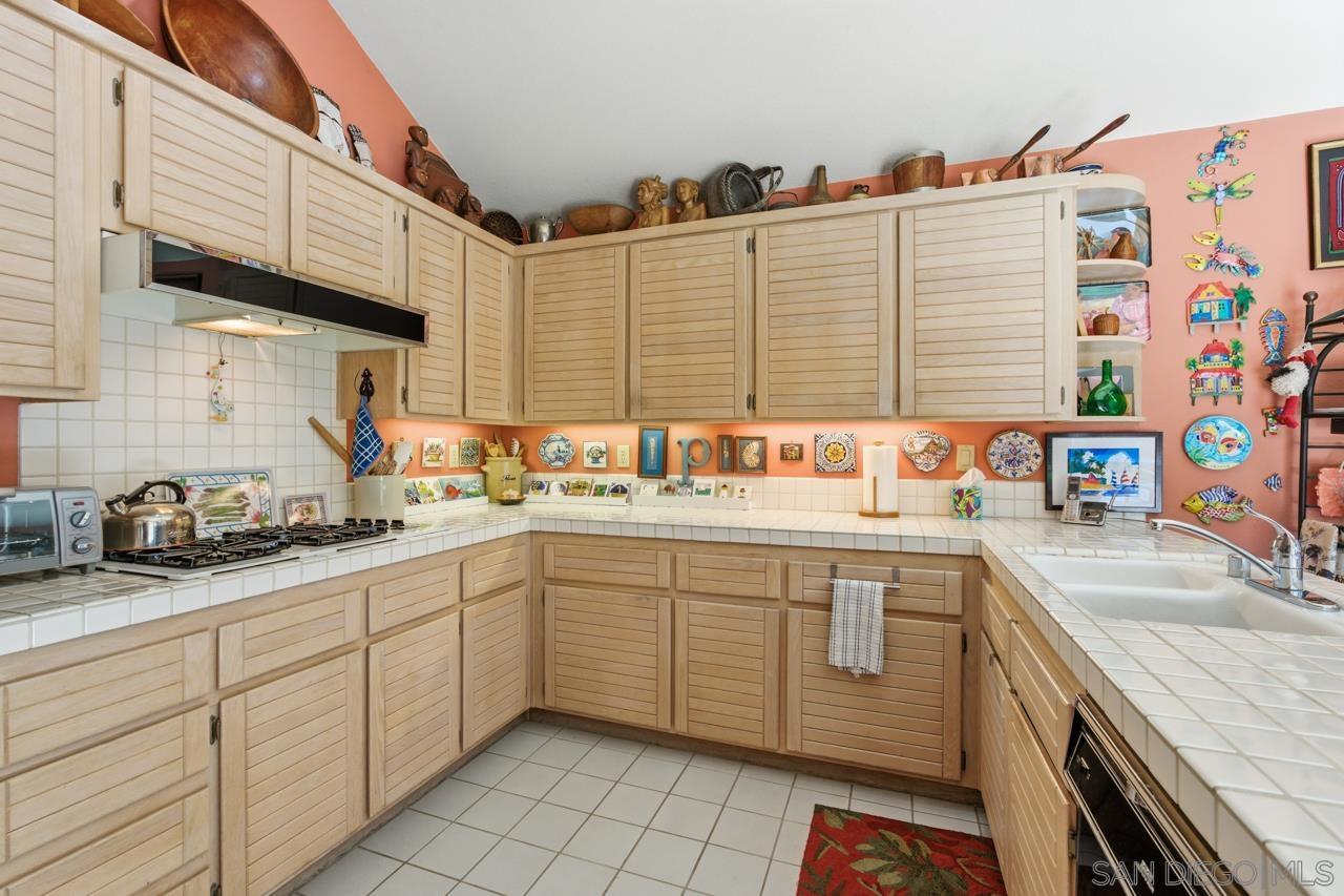 Detail Gallery Image 15 of 29 For 11582  Caminito Corriente, San Diego,  CA 92128 - 3 Beds | 2 Baths