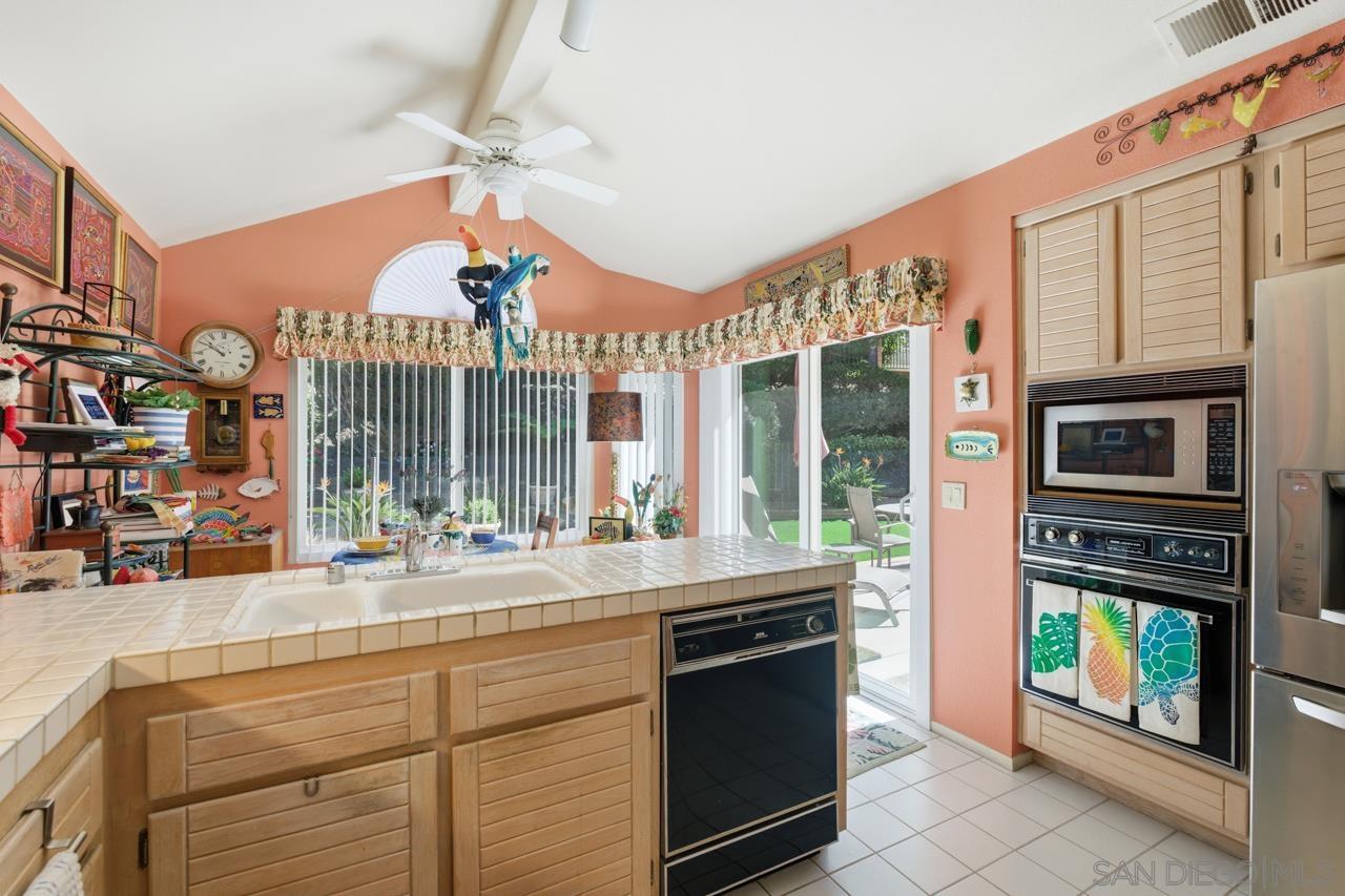 Detail Gallery Image 16 of 29 For 11582  Caminito Corriente, San Diego,  CA 92128 - 3 Beds | 2 Baths