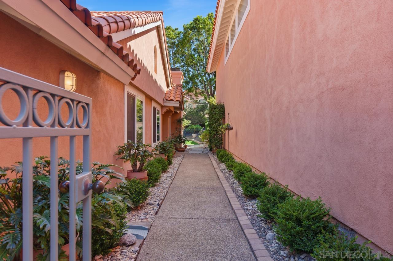Detail Gallery Image 3 of 29 For 11582  Caminito Corriente, San Diego,  CA 92128 - 3 Beds | 2 Baths