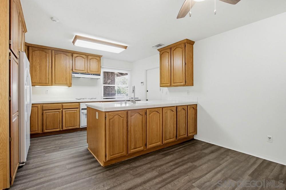 Detail Gallery Image 14 of 55 For 4090  Mt Barnard, San Diego,  CA 92111 - 3 Beds | 2 Baths