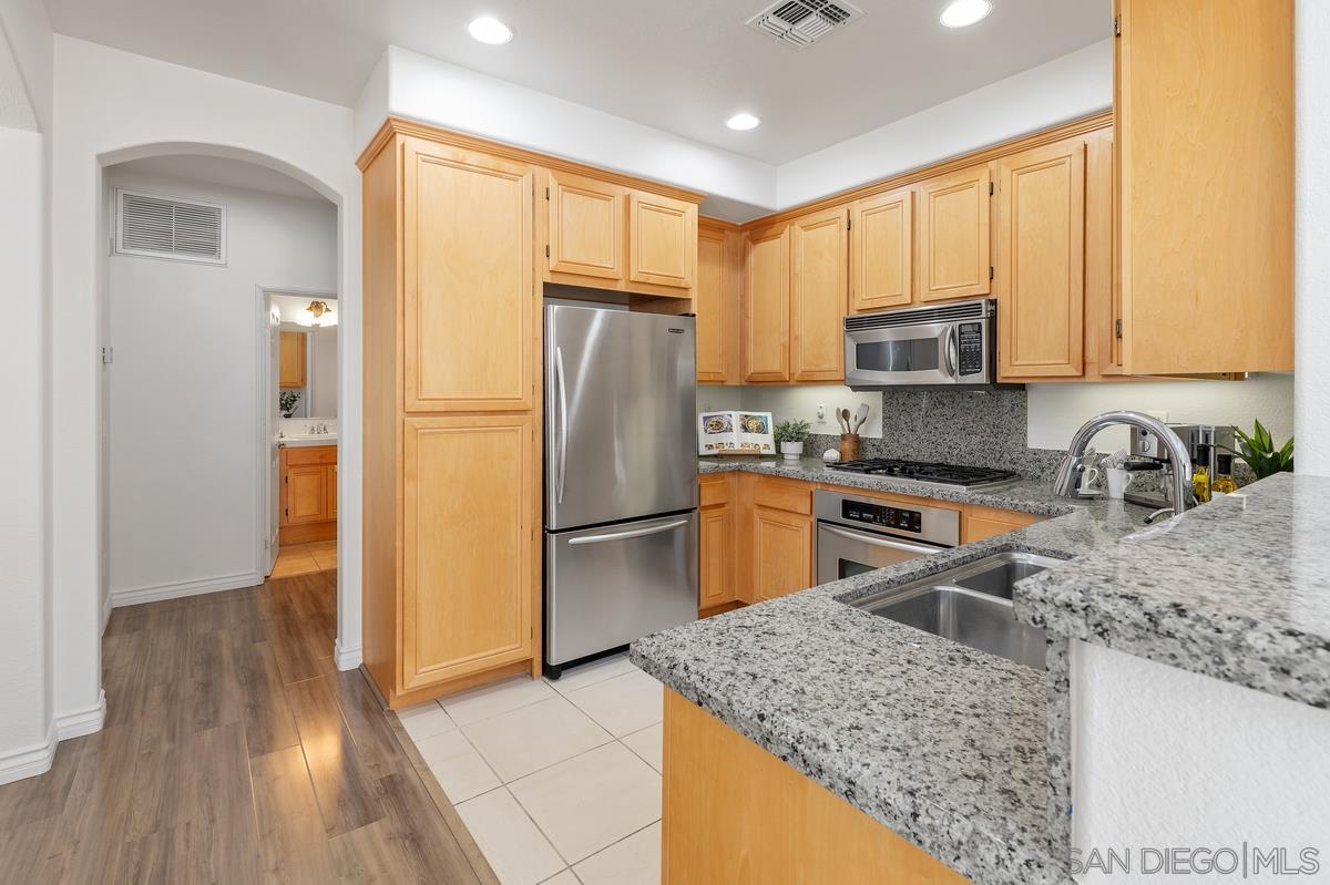 Detail Gallery Image 6 of 30 For 9213  Piantino Way, San Diego,  CA 92108 - 3 Beds | 2 Baths