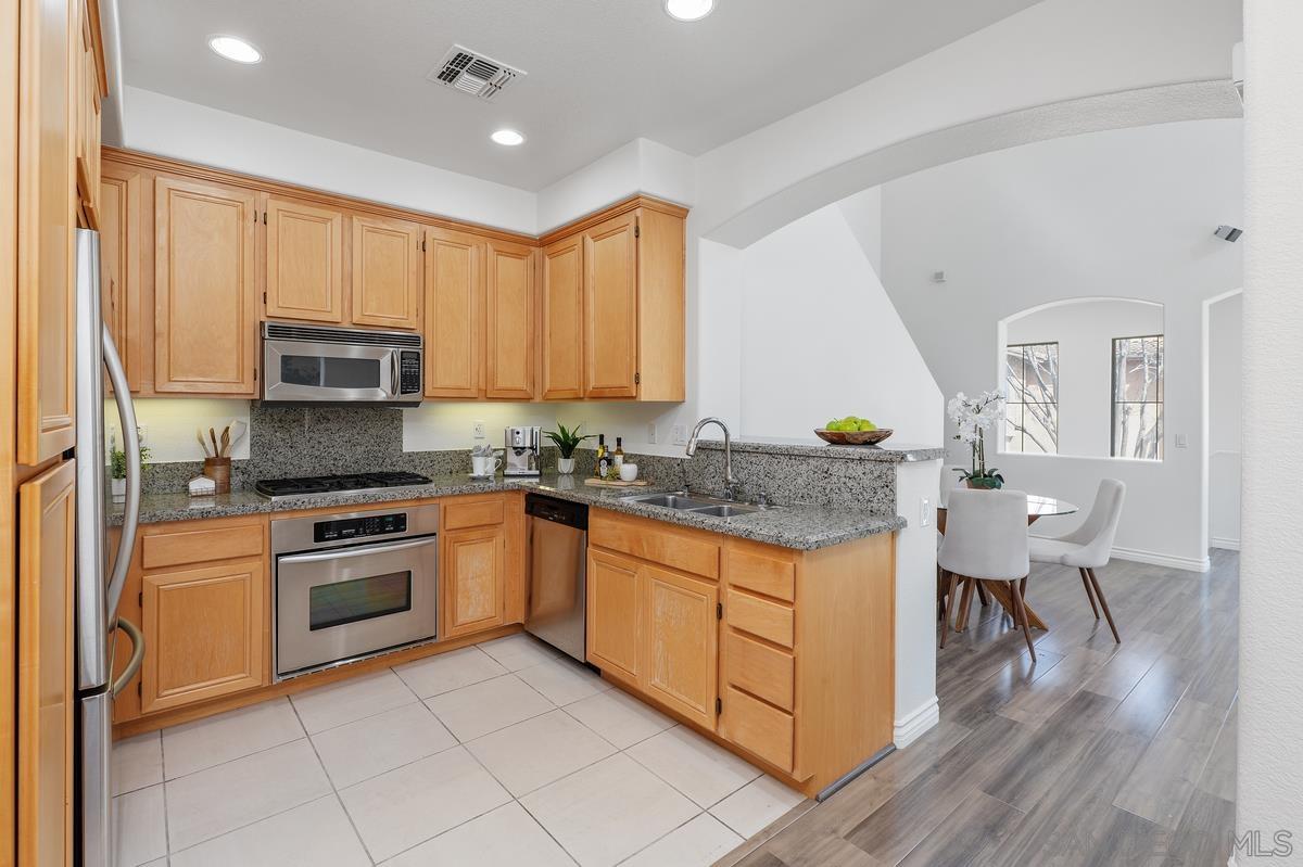 Detail Gallery Image 7 of 30 For 9213  Piantino Way, San Diego,  CA 92108 - 3 Beds | 2 Baths