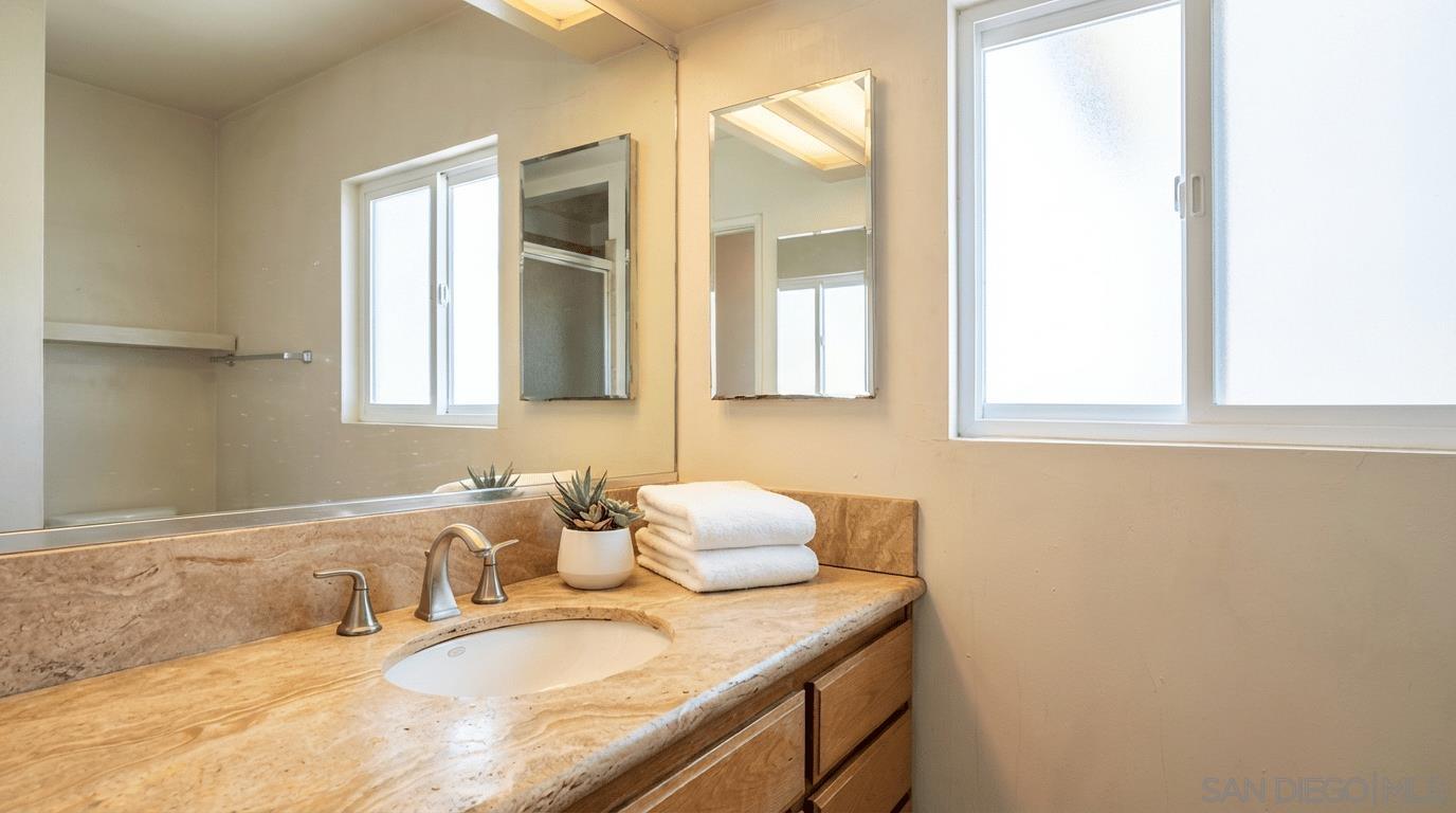 Detail Gallery Image 11 of 31 For 3316  Garrison St, San Diego,  CA 92106 - 4 Beds | 3 Baths