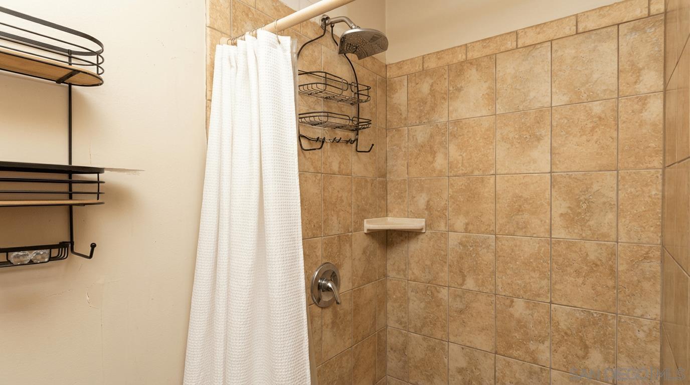 Detail Gallery Image 12 of 31 For 3316  Garrison St, San Diego,  CA 92106 - 4 Beds | 3 Baths