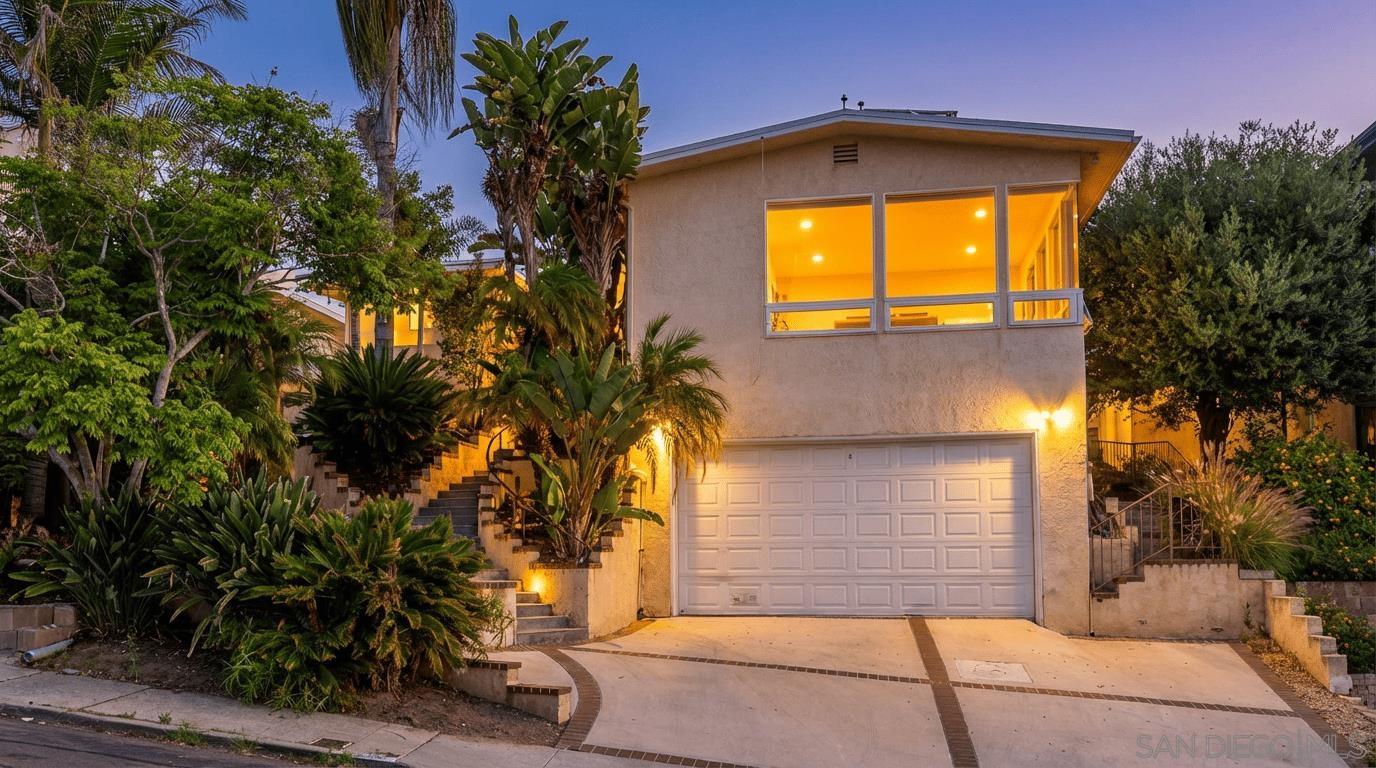 Detail Gallery Image 3 of 31 For 3316  Garrison St, San Diego,  CA 92106 - 4 Beds | 3 Baths