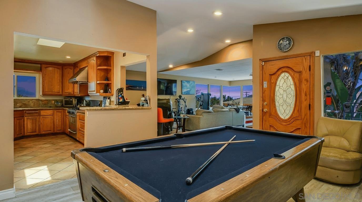 Detail Gallery Image 8 of 31 For 3316  Garrison St, San Diego,  CA 92106 - 4 Beds | 3 Baths