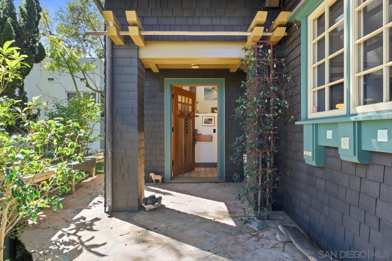 Detail Gallery Image 5 of 63 For 4511  Santa Cruz Avenue, San Diego,  CA 92107 - 3 Beds | 3 Baths