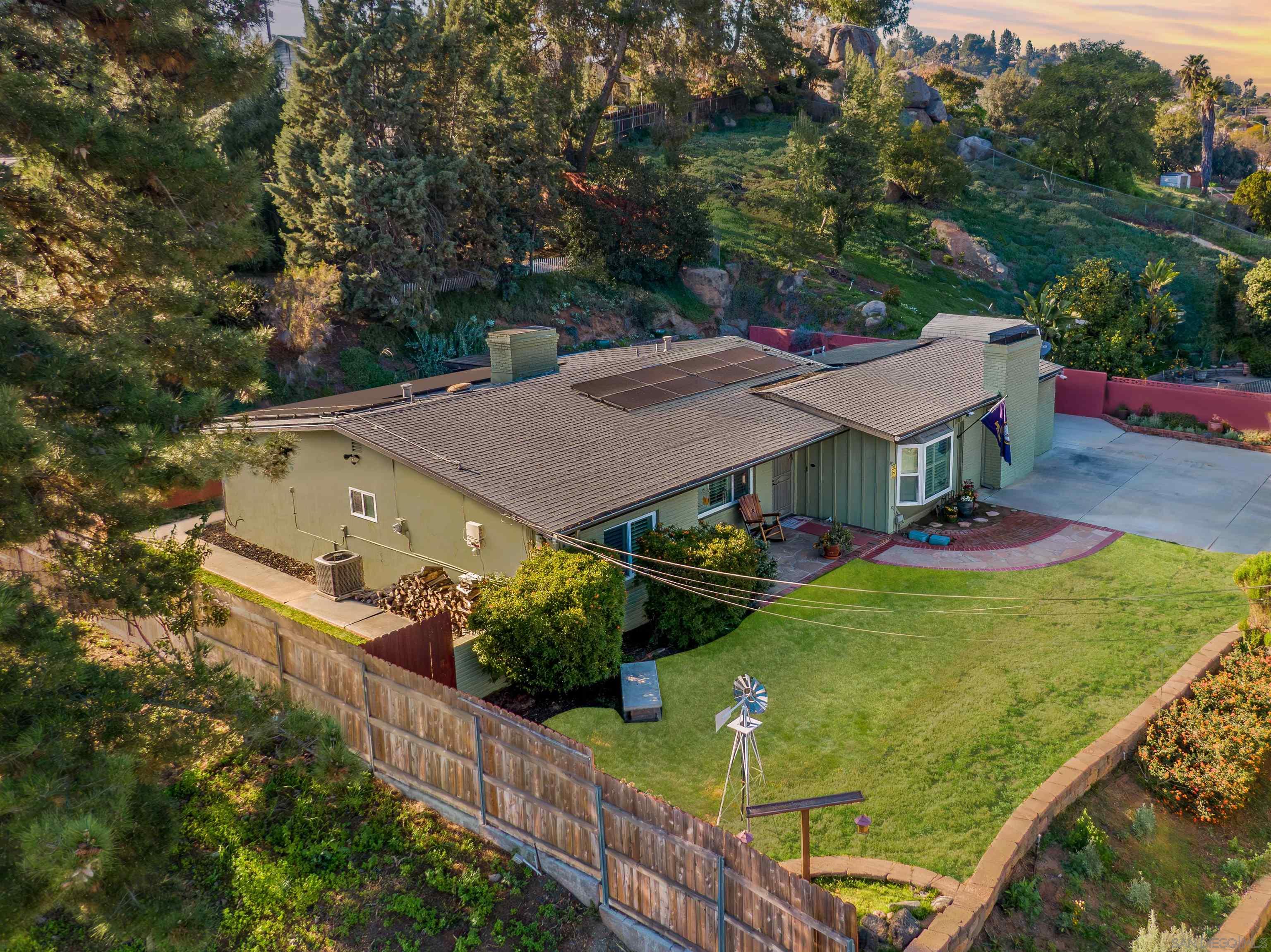 Detail Gallery Image 2 of 39 For 1912-1914  Jalisco Rd, El Cajon,  CA 92019 - 5 Beds | 3 Baths