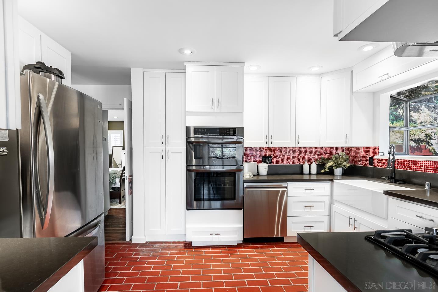 Detail Gallery Image 12 of 39 For 1912-1914  Jalisco Rd, El Cajon,  CA 92019 - 5 Beds | 3 Baths