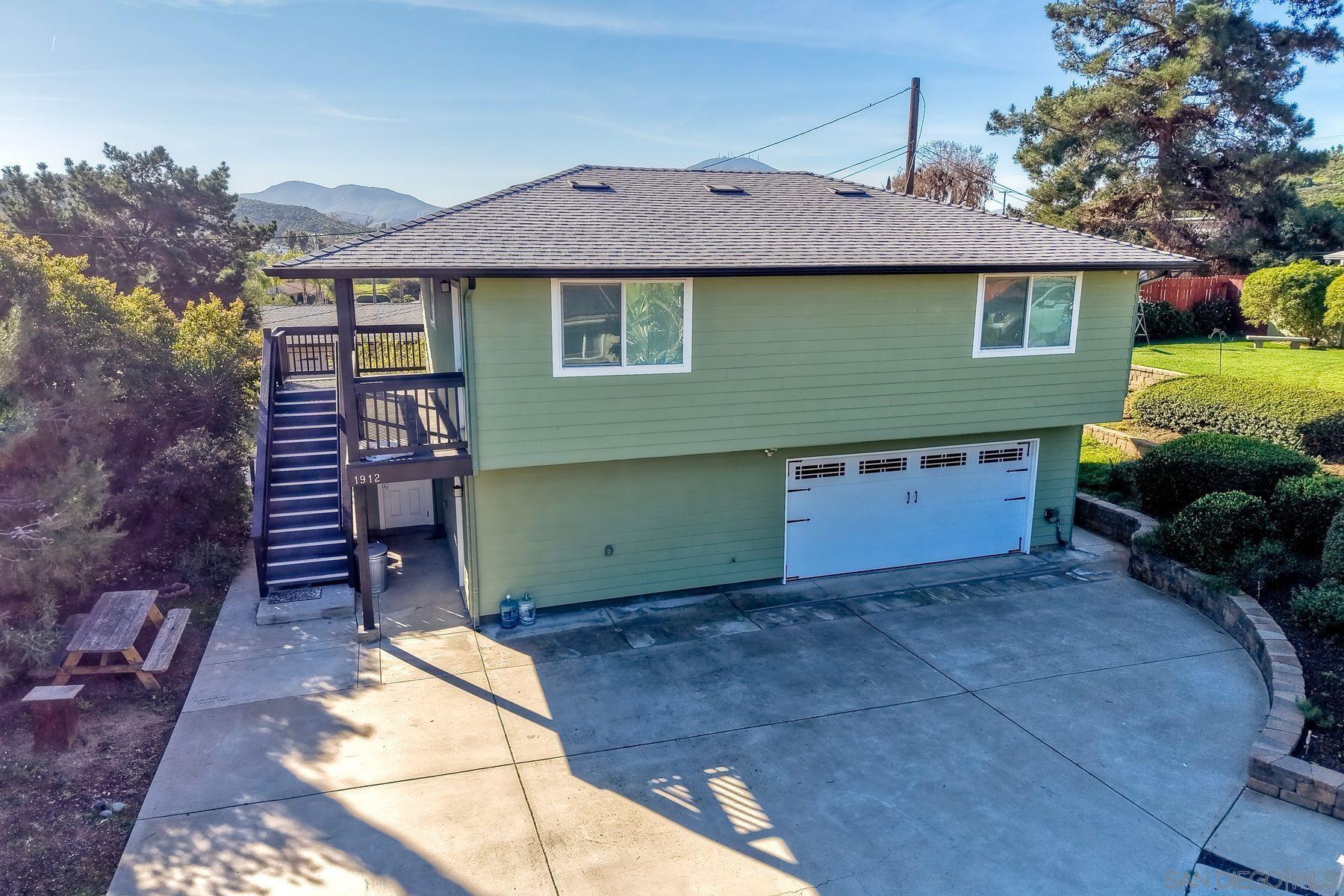 Detail Gallery Image 7 of 39 For 1912-1914  Jalisco Rd, El Cajon,  CA 92019 - 5 Beds | 3 Baths