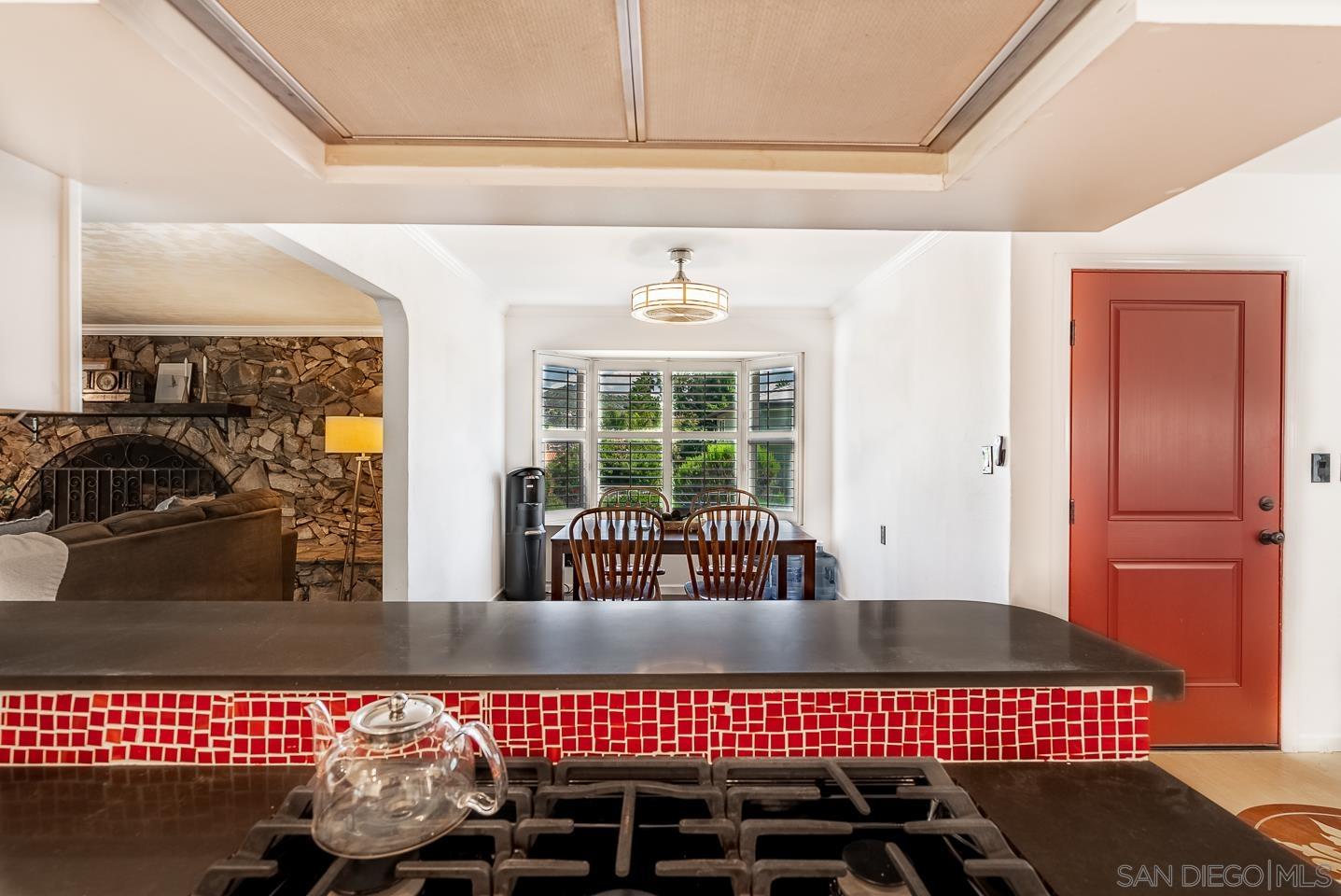 Detail Gallery Image 10 of 39 For 1912-1914  Jalisco Rd, El Cajon,  CA 92019 - 5 Beds | 3 Baths