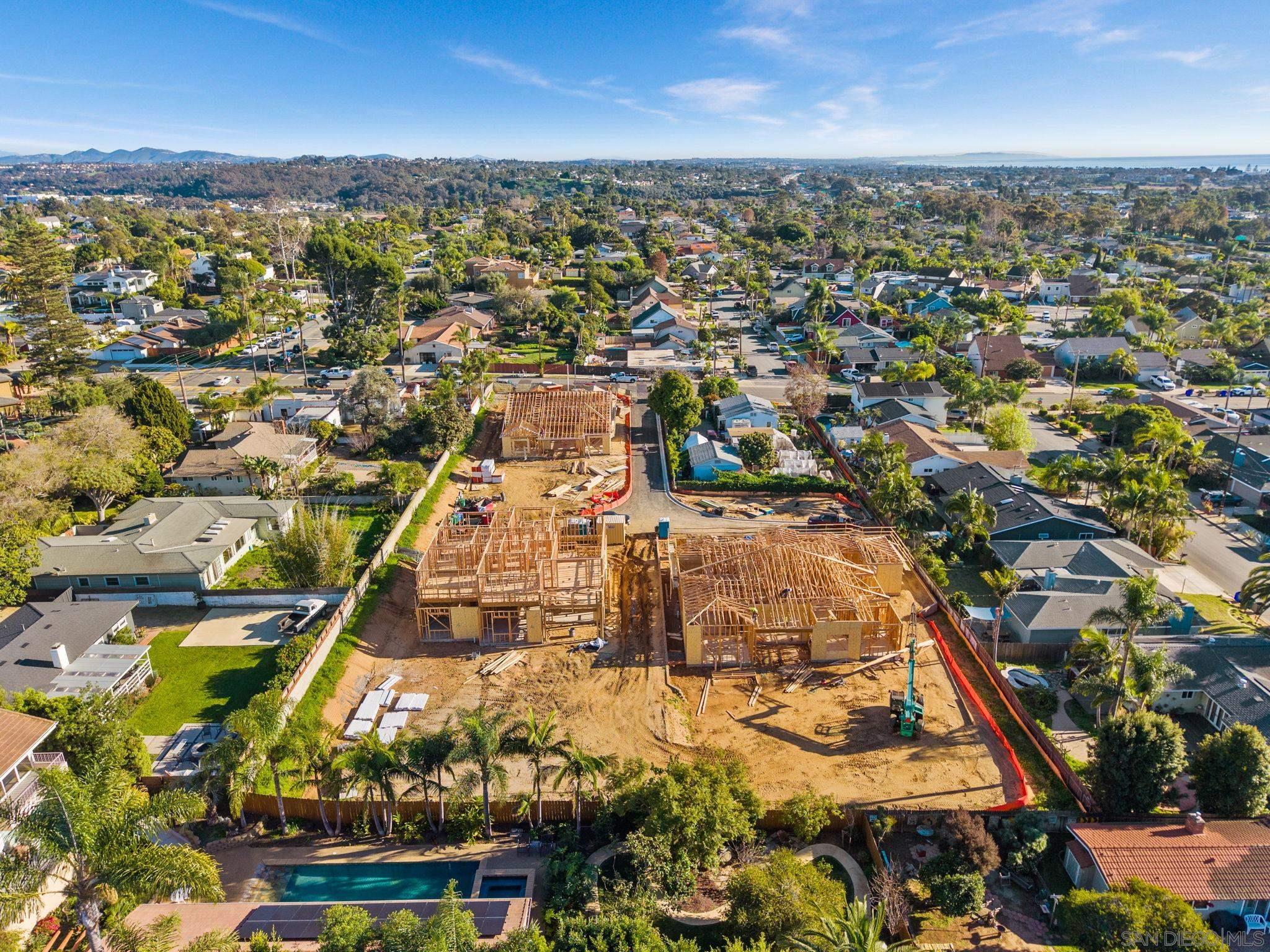 Detail Gallery Image 2 of 10 For 1720  California St., Oceanside,  CA 92054 - 4 Beds | 3/1 Baths