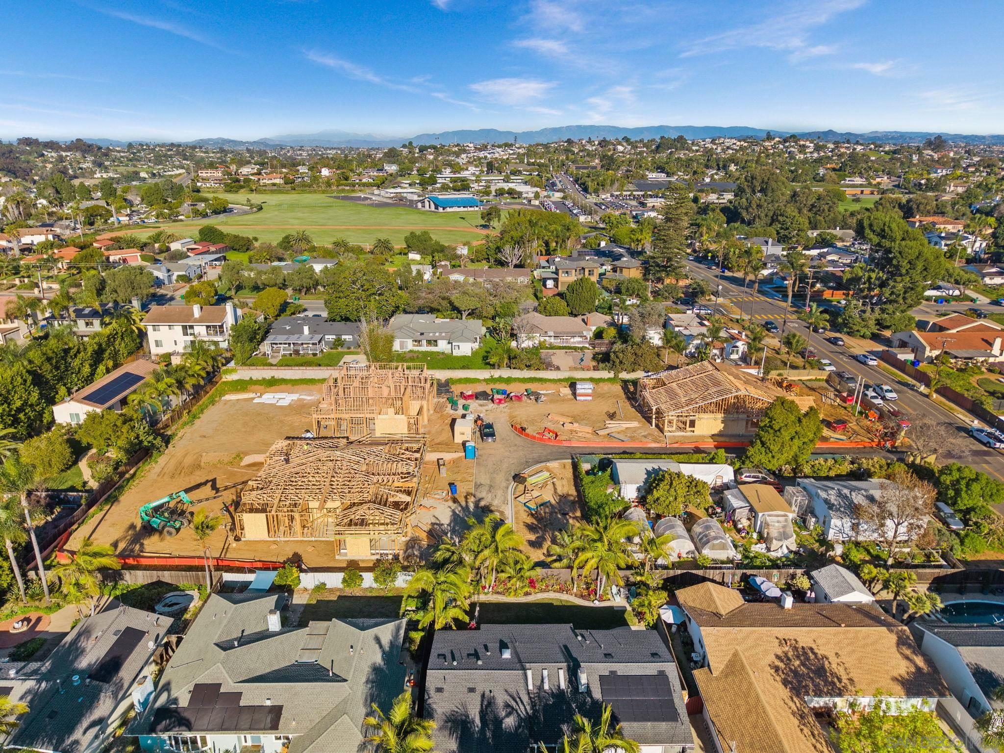 Detail Gallery Image 4 of 10 For 1720  California St., Oceanside,  CA 92054 - 4 Beds | 3/1 Baths