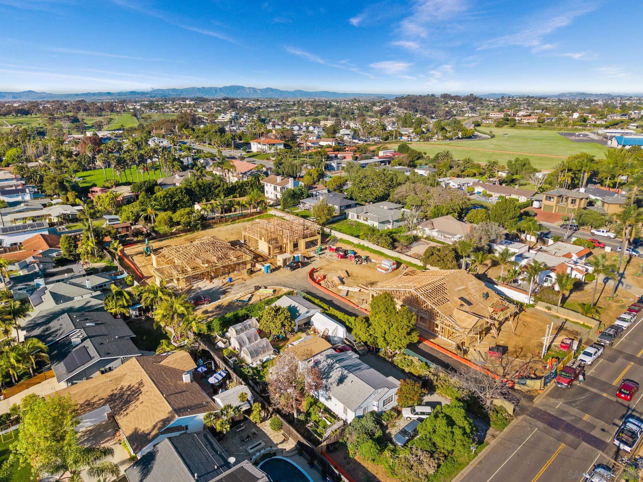 Detail Gallery Image 5 of 10 For 1720  California St., Oceanside,  CA 92054 - 4 Beds | 3/1 Baths