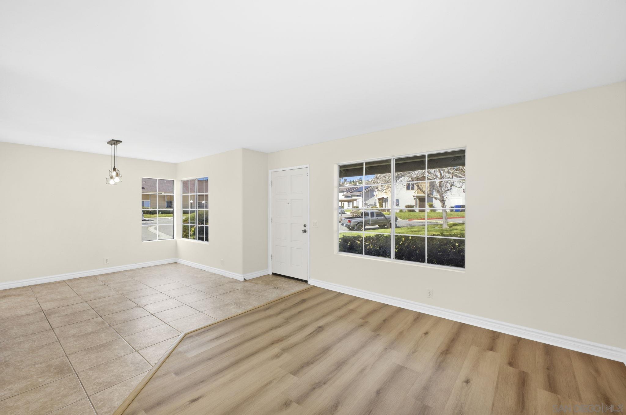 Detail Gallery Image 4 of 23 For 1683  Manzana Way, San Diego,  CA 92139 - 3 Beds | 2/1 Baths