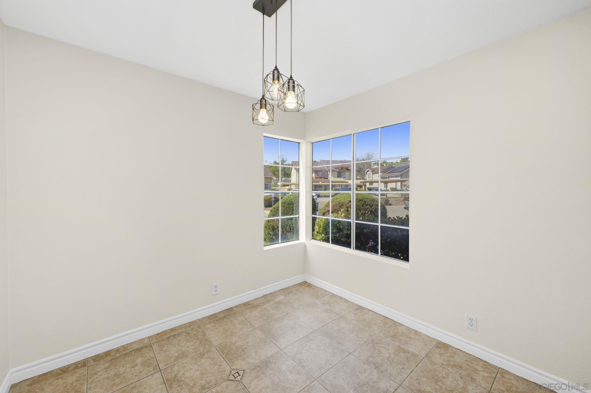 Detail Gallery Image 5 of 23 For 1683  Manzana Way, San Diego,  CA 92139 - 3 Beds | 2/1 Baths