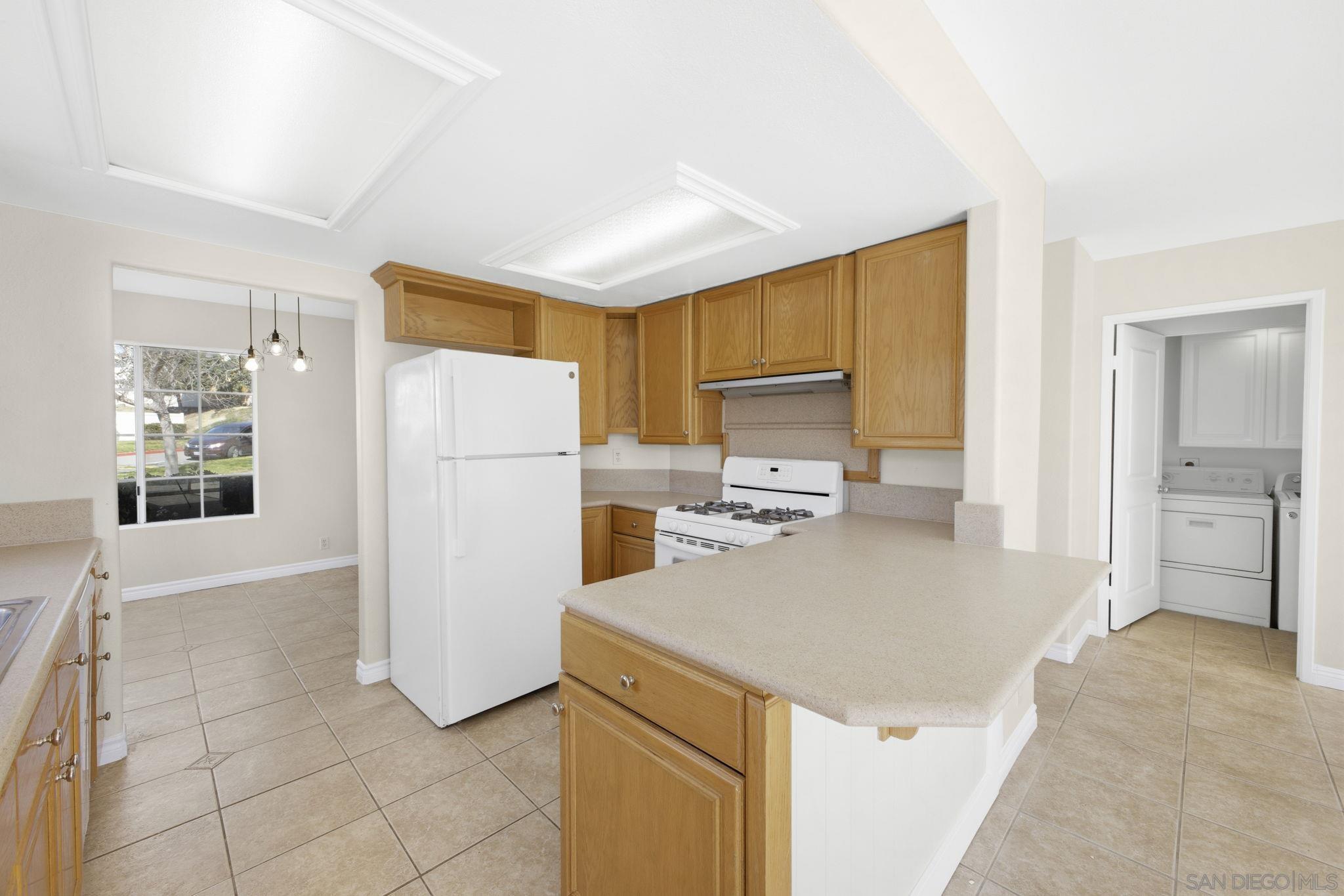 Detail Gallery Image 6 of 23 For 1683  Manzana Way, San Diego,  CA 92139 - 3 Beds | 2/1 Baths