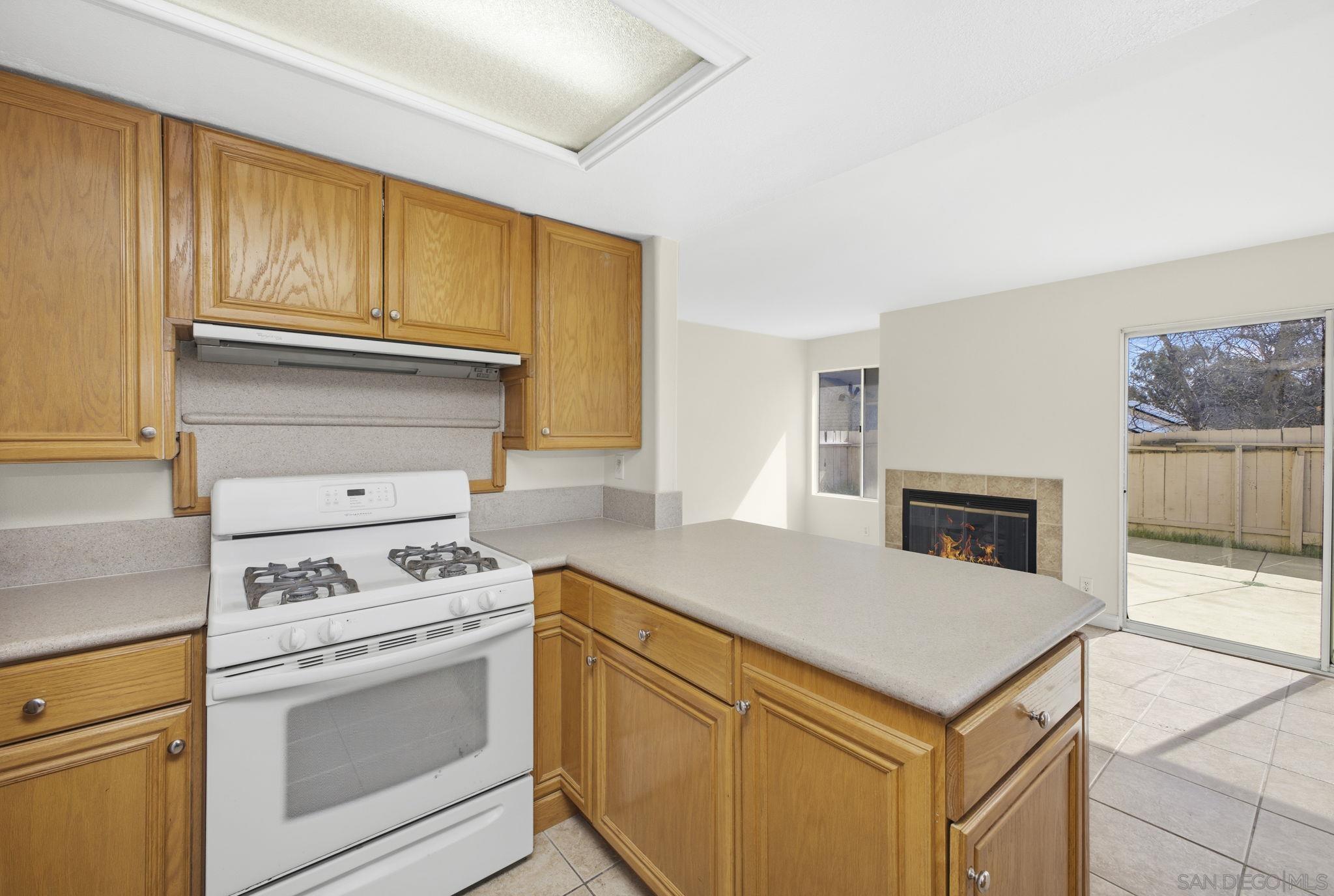 Detail Gallery Image 7 of 23 For 1683  Manzana Way, San Diego,  CA 92139 - 3 Beds | 2/1 Baths