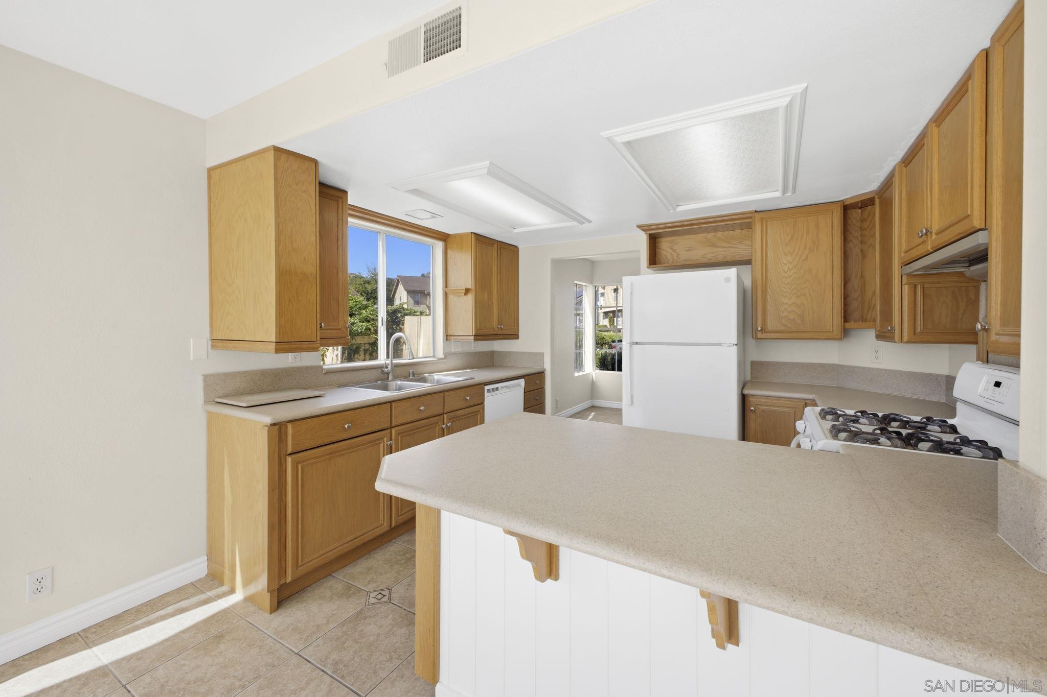 Detail Gallery Image 9 of 23 For 1683  Manzana Way, San Diego,  CA 92139 - 3 Beds | 2/1 Baths