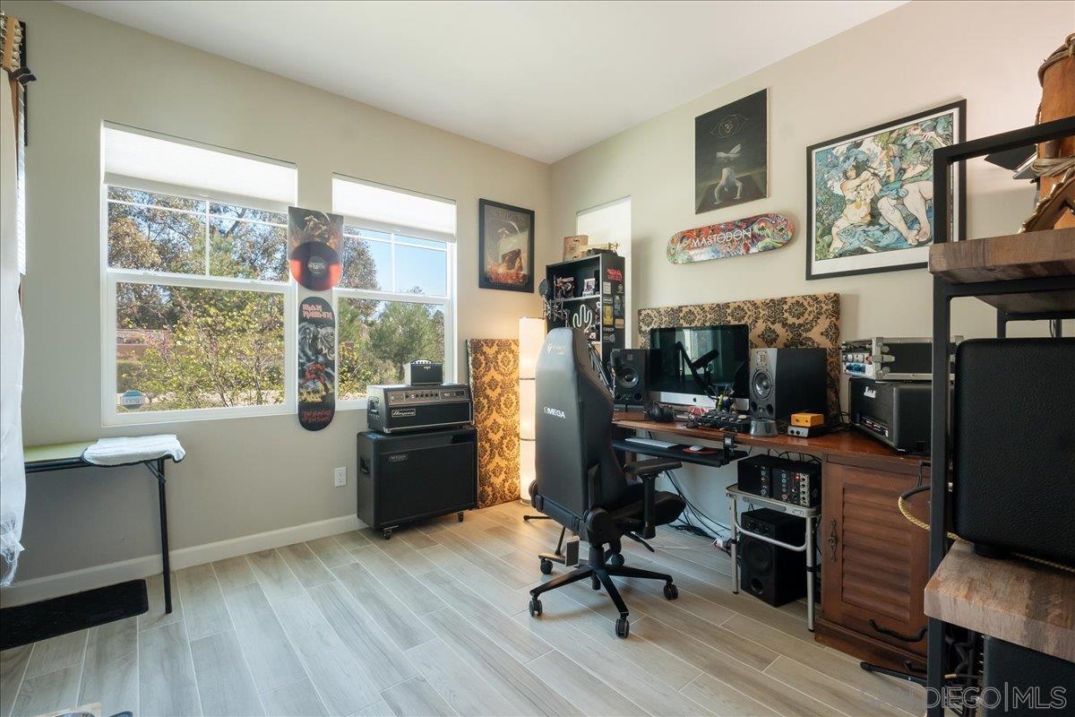 Detail Gallery Image 11 of 34 For 683  Grant Ct, Vista,  CA 92083 - 5 Beds | 4 Baths