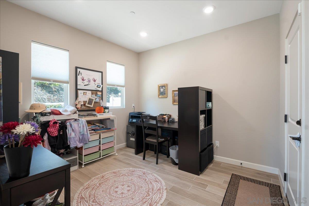 Detail Gallery Image 14 of 34 For 683  Grant Ct, Vista,  CA 92083 - 5 Beds | 4 Baths