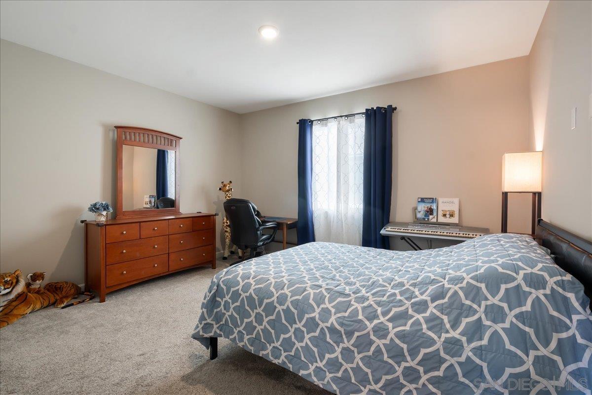 Detail Gallery Image 17 of 34 For 683  Grant Ct, Vista,  CA 92083 - 5 Beds | 4 Baths