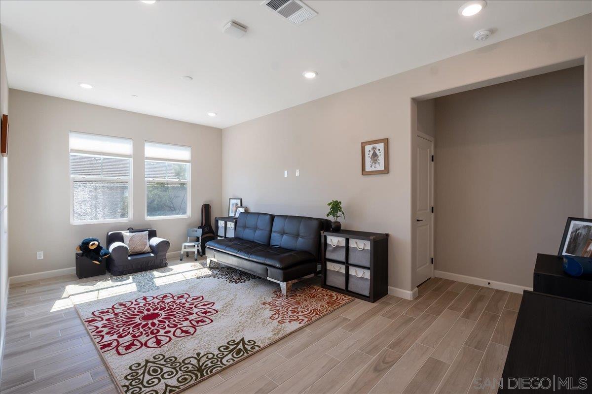 Detail Gallery Image 19 of 34 For 683  Grant Ct, Vista,  CA 92083 - 5 Beds | 4 Baths