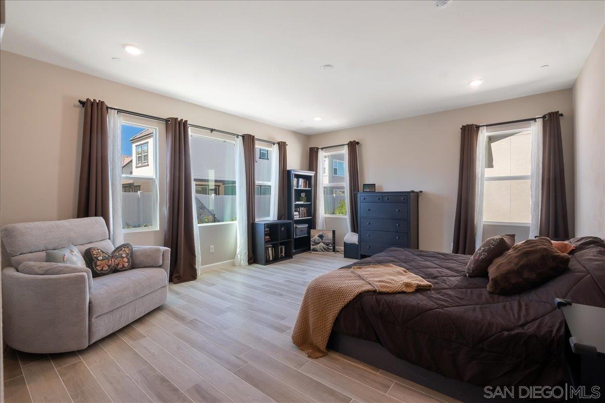 Detail Gallery Image 24 of 34 For 683  Grant Ct, Vista,  CA 92083 - 5 Beds | 4 Baths