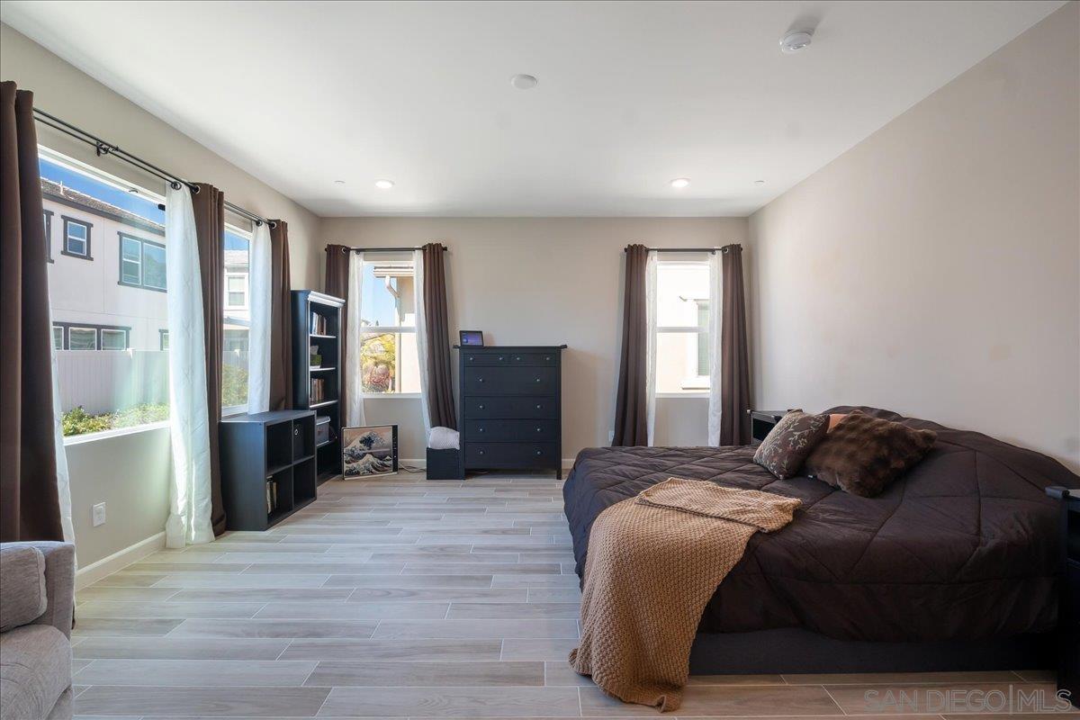 Detail Gallery Image 25 of 34 For 683  Grant Ct, Vista,  CA 92083 - 5 Beds | 4 Baths