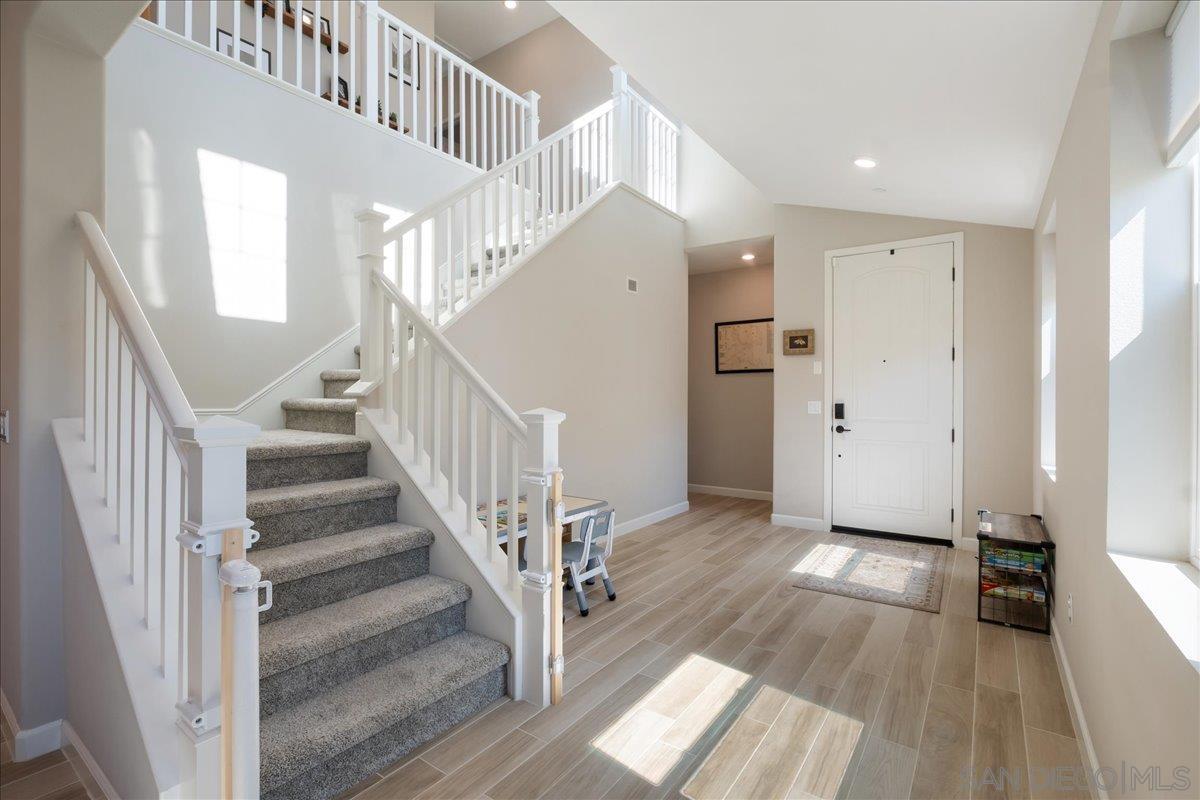 Detail Gallery Image 4 of 34 For 683  Grant Ct, Vista,  CA 92083 - 5 Beds | 4 Baths