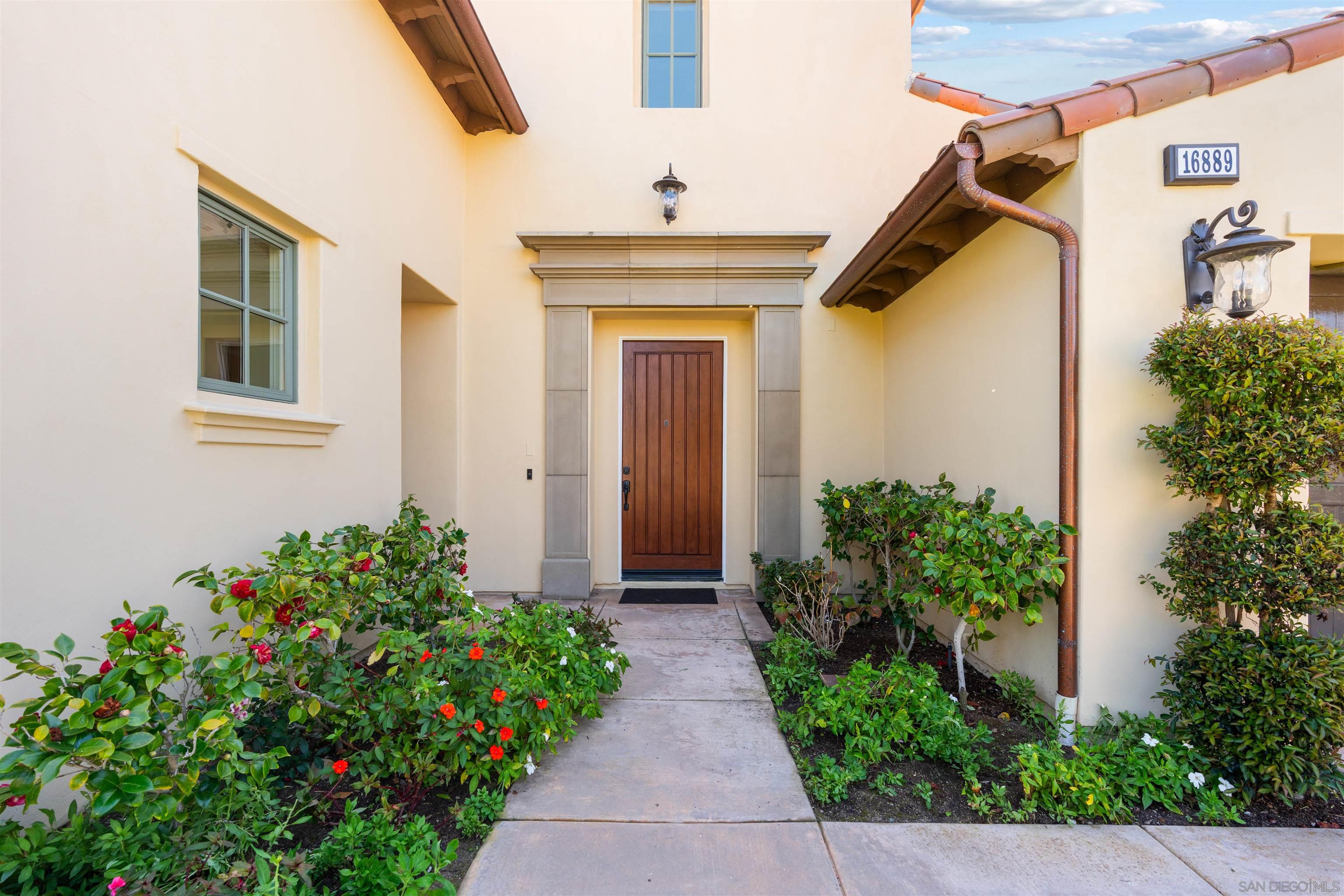 Detail Gallery Image 2 of 26 For 16889  Going My Way, San Diego,  CA 92127 - 4 Beds | 4/1 Baths