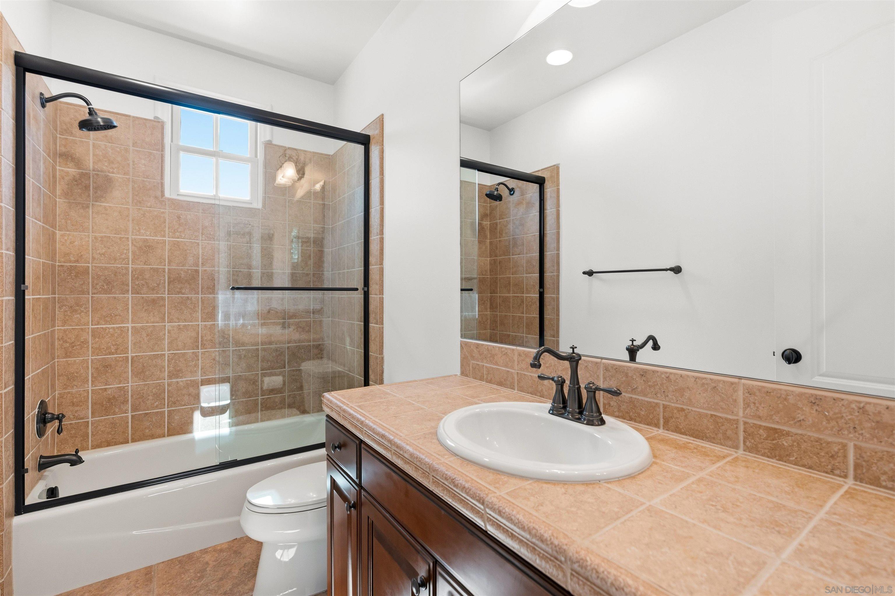 Detail Gallery Image 16 of 26 For 16889  Going My Way, San Diego,  CA 92127 - 4 Beds | 4/1 Baths
