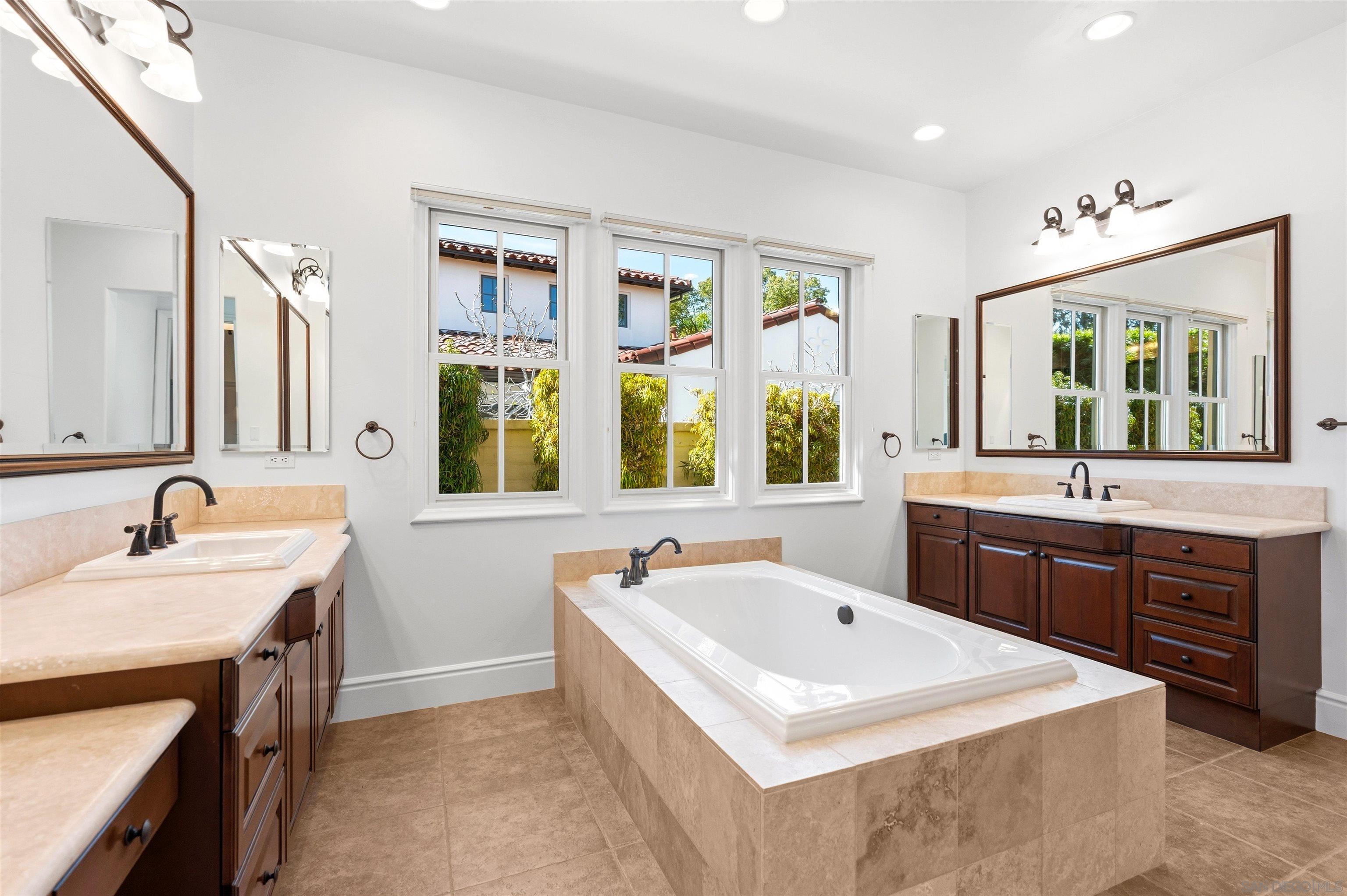 Detail Gallery Image 17 of 26 For 16889  Going My Way, San Diego,  CA 92127 - 4 Beds | 4/1 Baths