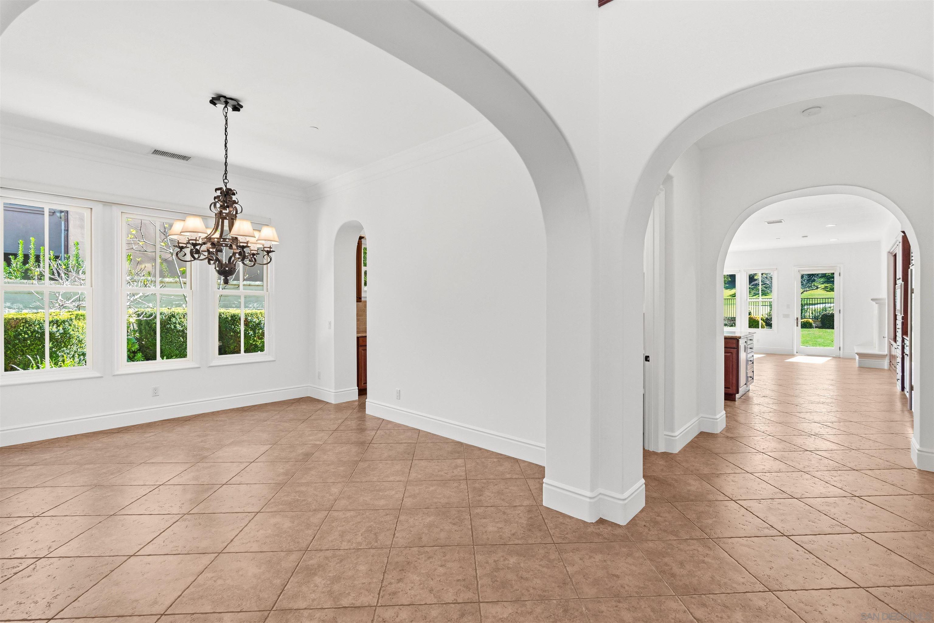 Detail Gallery Image 6 of 26 For 16889  Going My Way, San Diego,  CA 92127 - 4 Beds | 4/1 Baths