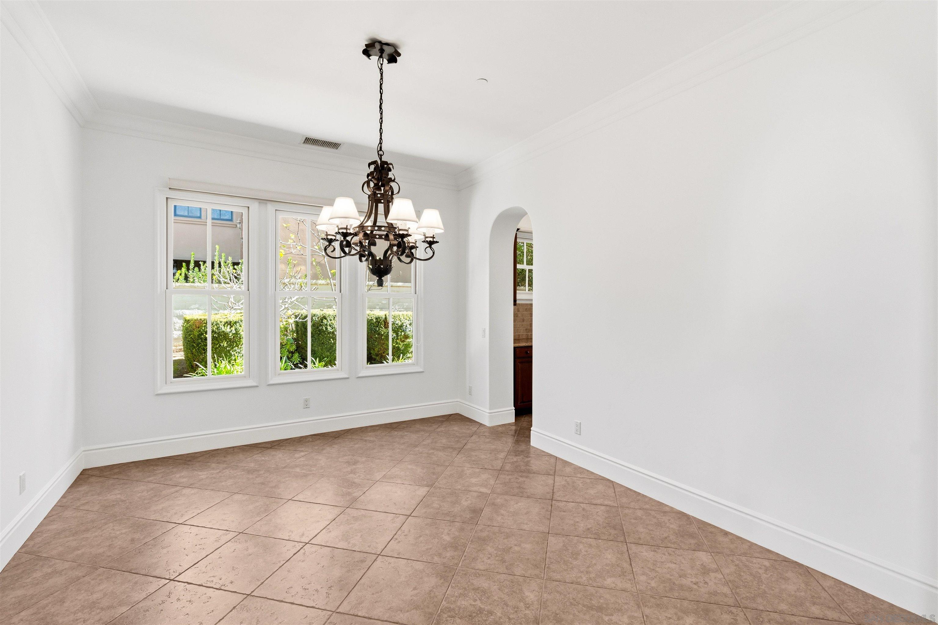 Detail Gallery Image 7 of 26 For 16889  Going My Way, San Diego,  CA 92127 - 4 Beds | 4/1 Baths