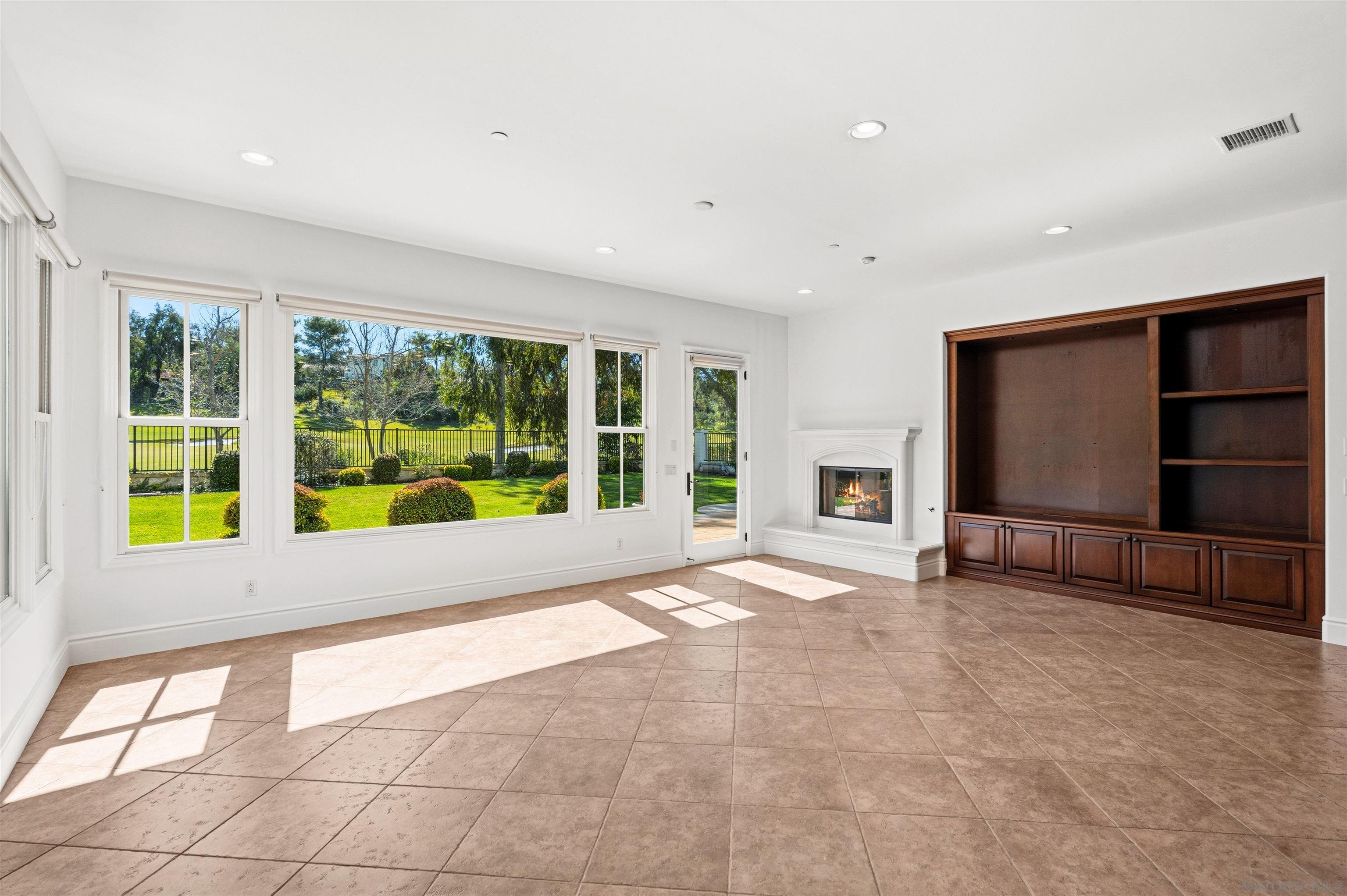 Detail Gallery Image 10 of 26 For 16889  Going My Way, San Diego,  CA 92127 - 4 Beds | 4/1 Baths